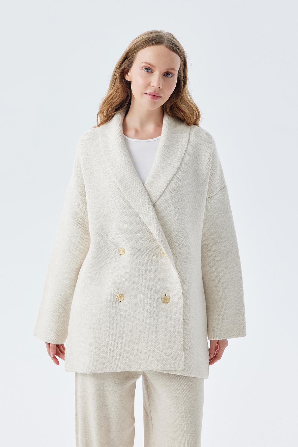 VENÜS GOLD DÜĞME DETAYLI KRUVAZE ÖRME CEKET - BEJ