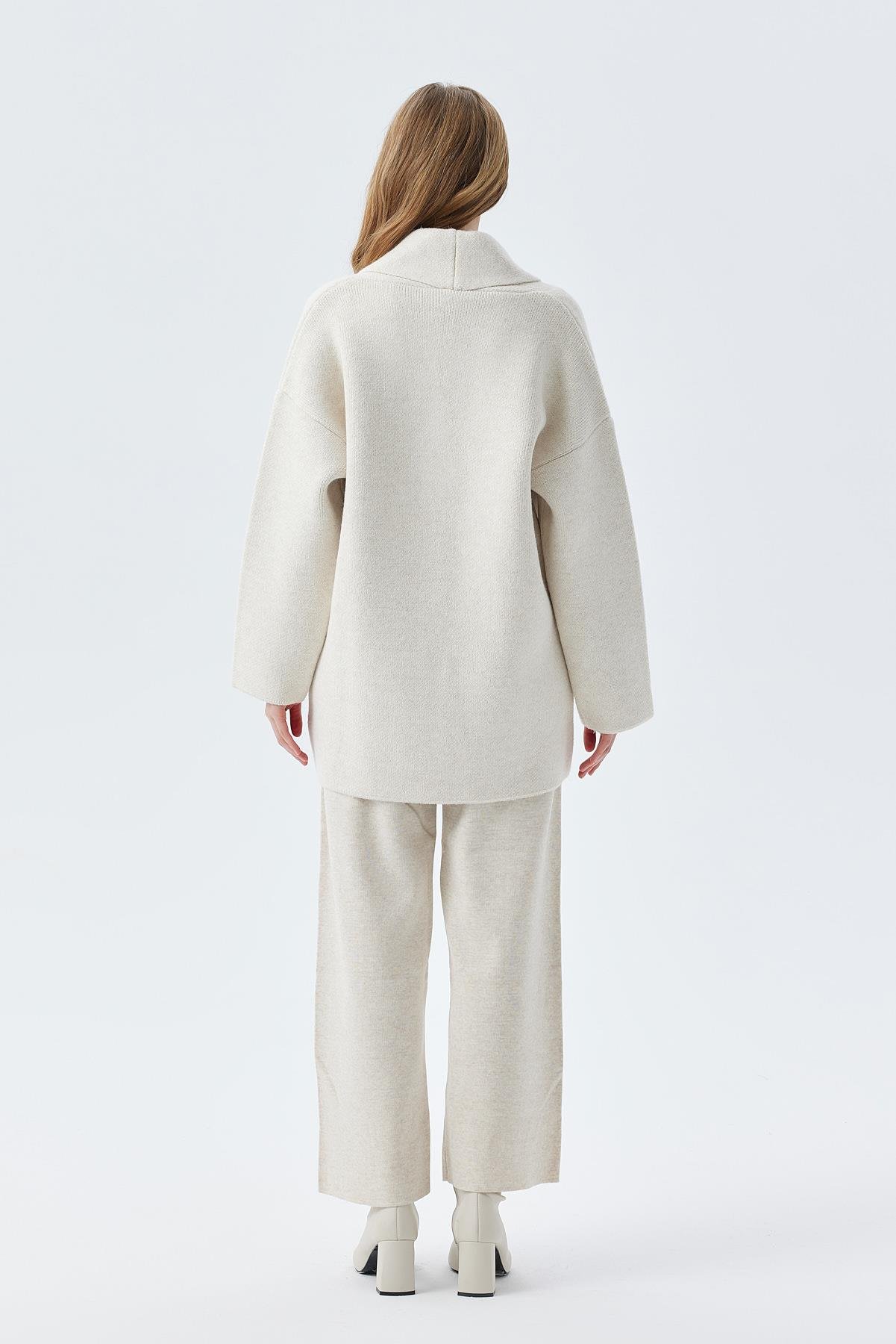 VENÜS GOLD DÜĞME DETAYLI KRUVAZE ÖRME CEKET - BEJ