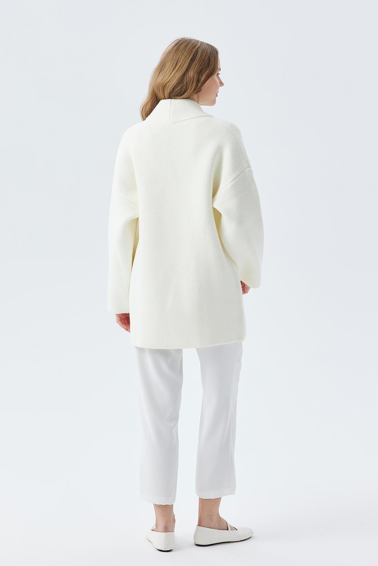 VENÜS GOLD DÜĞME DETAYLI KRUVAZE ÖRME CEKET  - EKRU 