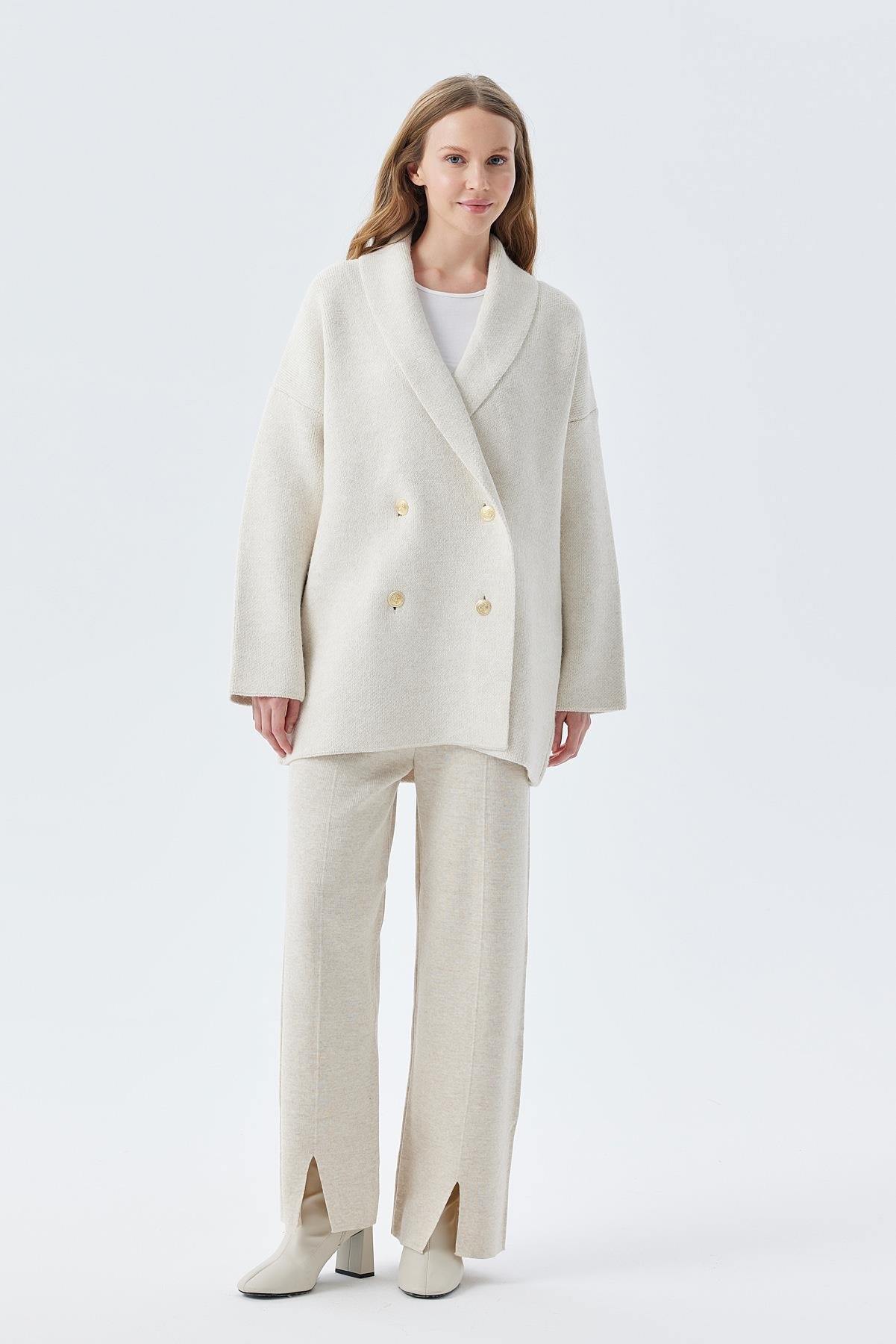 VENÜS GOLD DÜĞME DETAYLI KRUVAZE ÖRME CEKET - BEJ