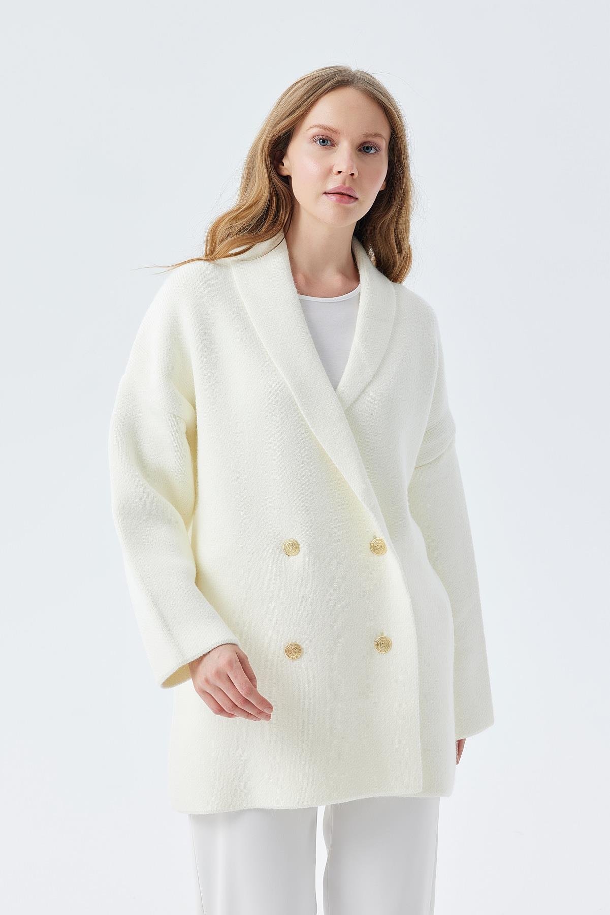 VENÜS GOLD DÜĞME DETAYLI KRUVAZE ÖRME CEKET  - EKRU 