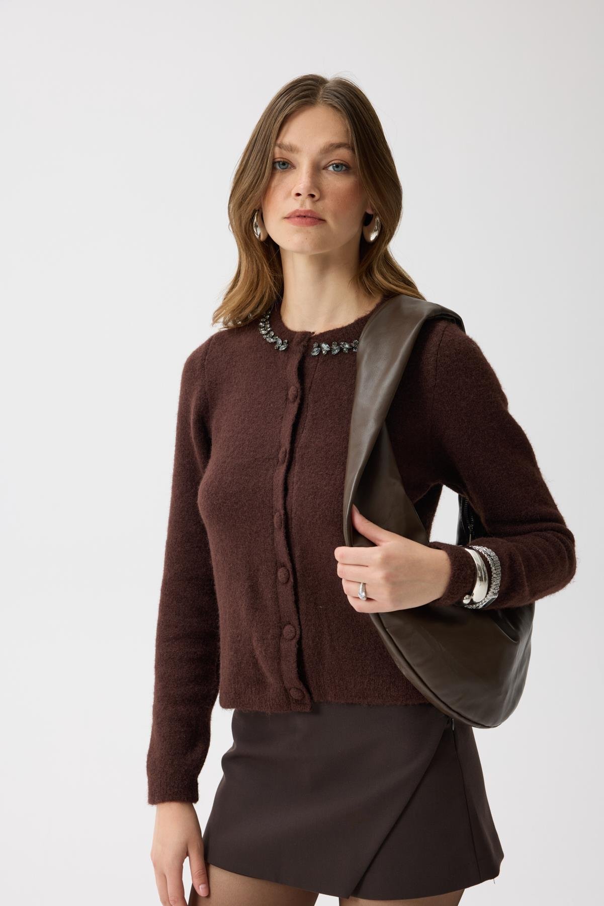 Victoria Yaka Taşlı Yünlü Hırka - Acı kahve