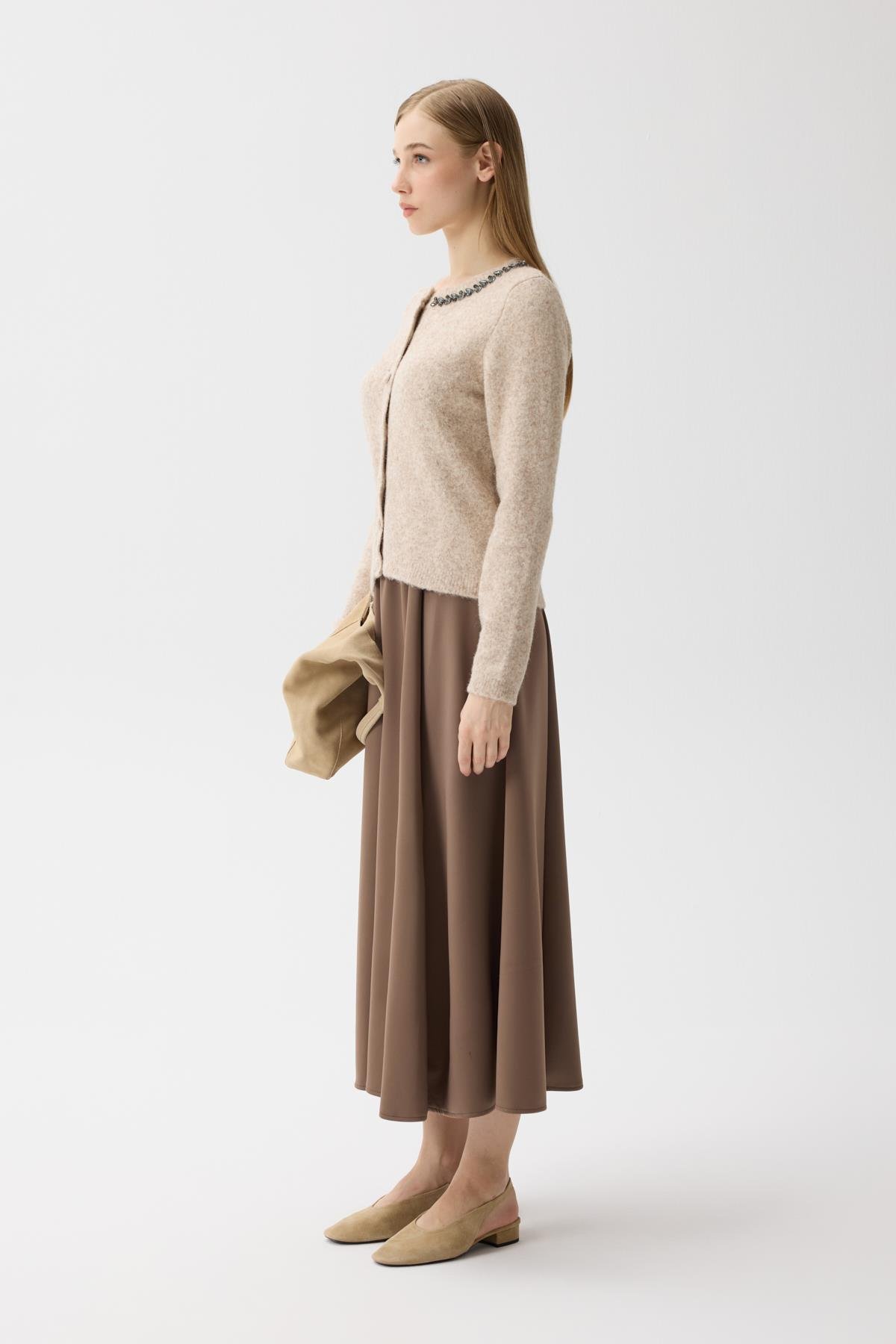 Victoria Yaka Taşlı Yünlü Hırka - Bej 