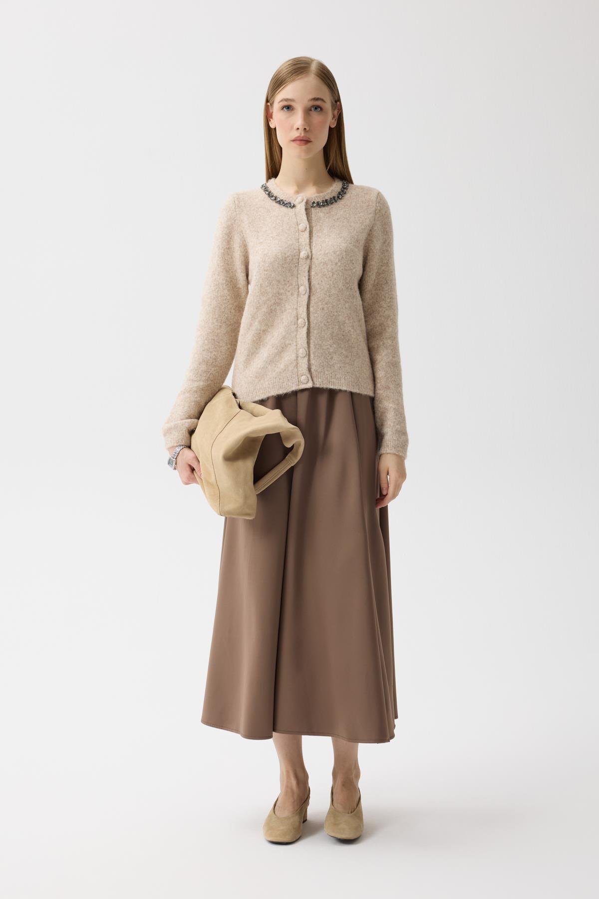 Victoria Yaka Taşlı Yünlü Hırka - Bej 