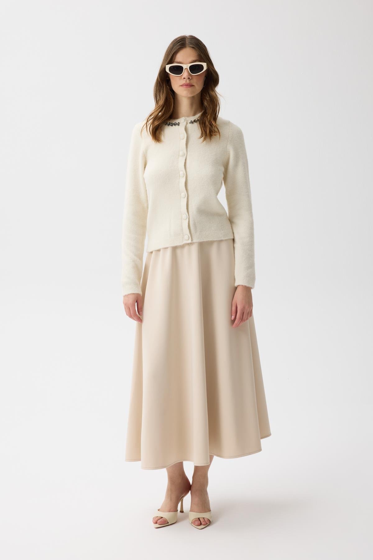 Victoria Yaka Taşlı Yünlü Hırka - Ekru 