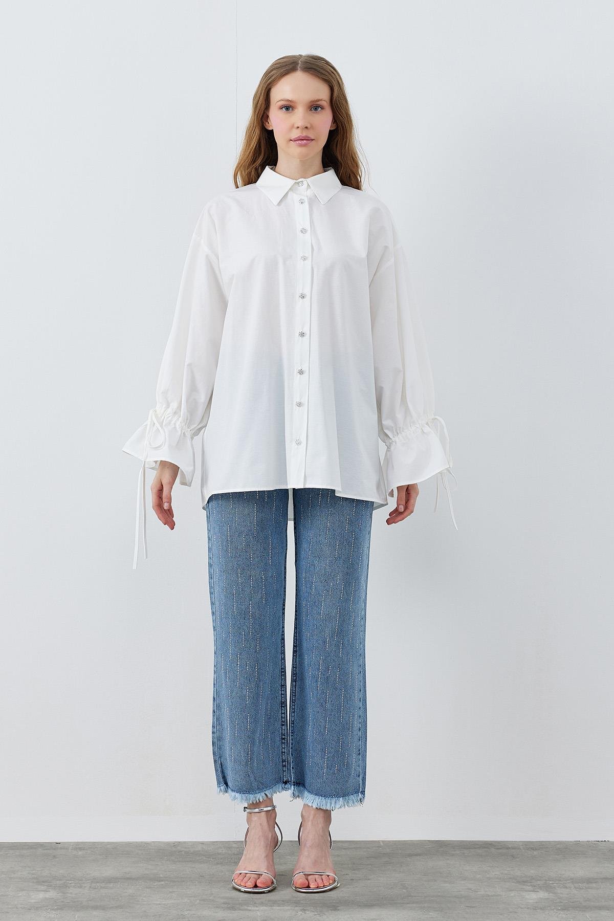 VİOLA TAŞ DÜĞMELİ KOLU BÜZGÜLÜ POPLİN GÖMLEK - BEYAZ