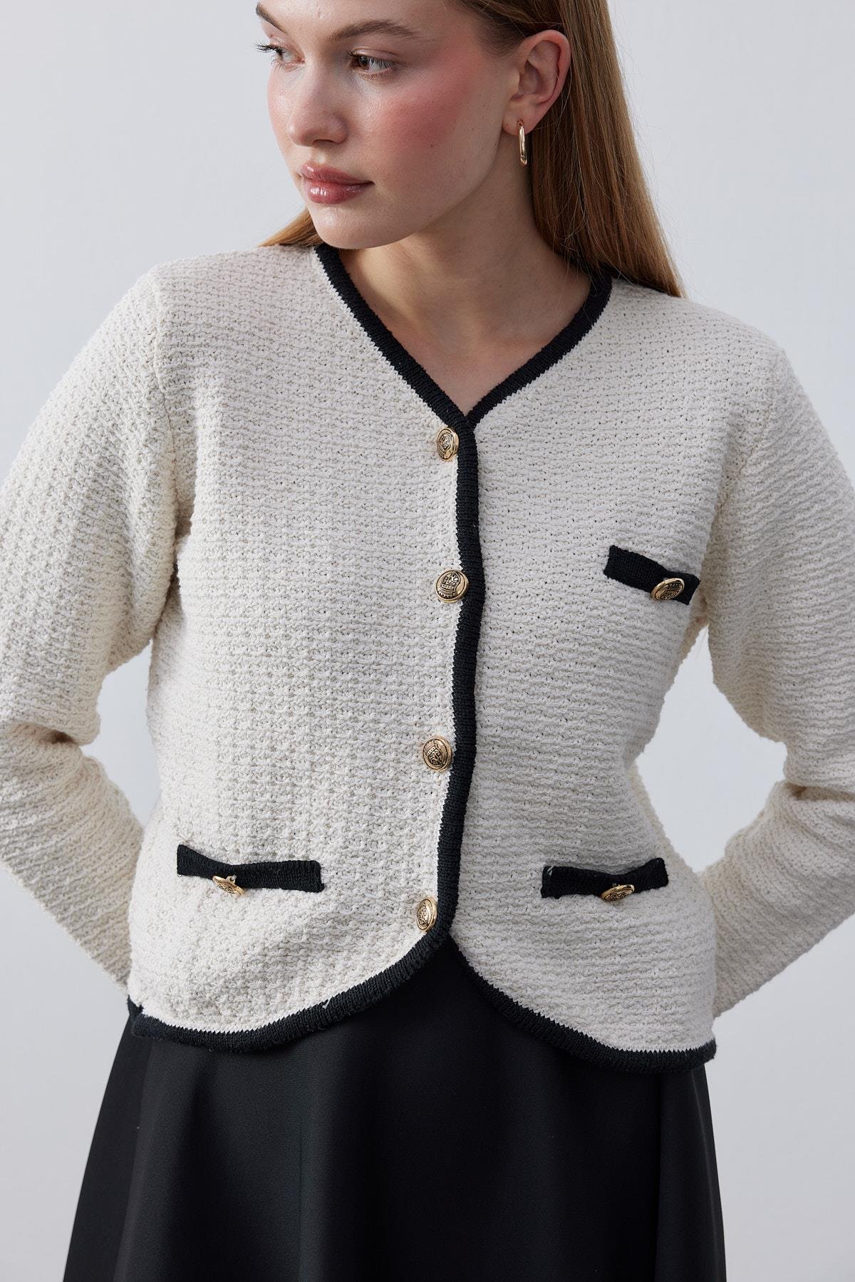 Violet Gold Düğme Detaylı Triko Ceket-Krem