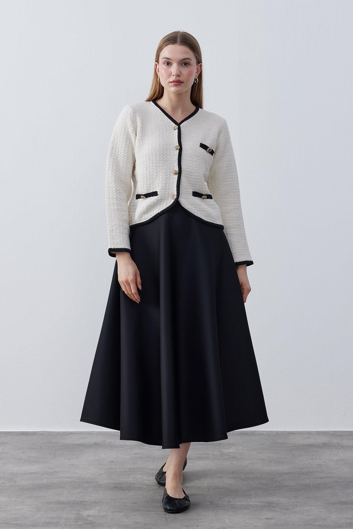 Violet Gold Düğme Detaylı Triko Ceket-Krem