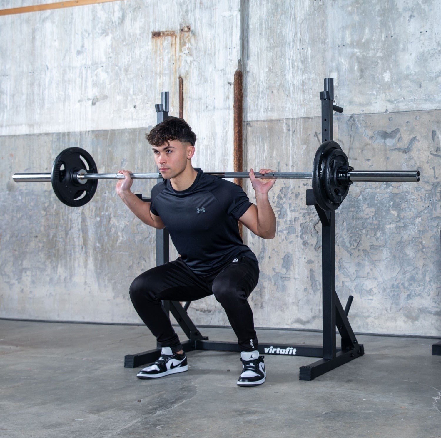 VirtuFit Ayarlanabilir Squat Rack – Halter Destekli – Dip Barlı