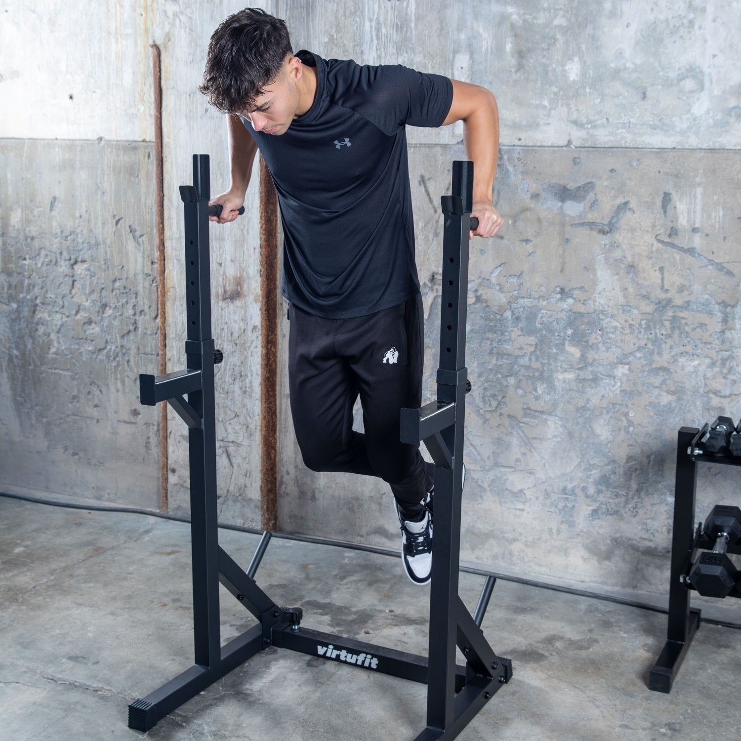 VirtuFit Ayarlanabilir Squat Rack – Halter Destekli – Dip Barlı
