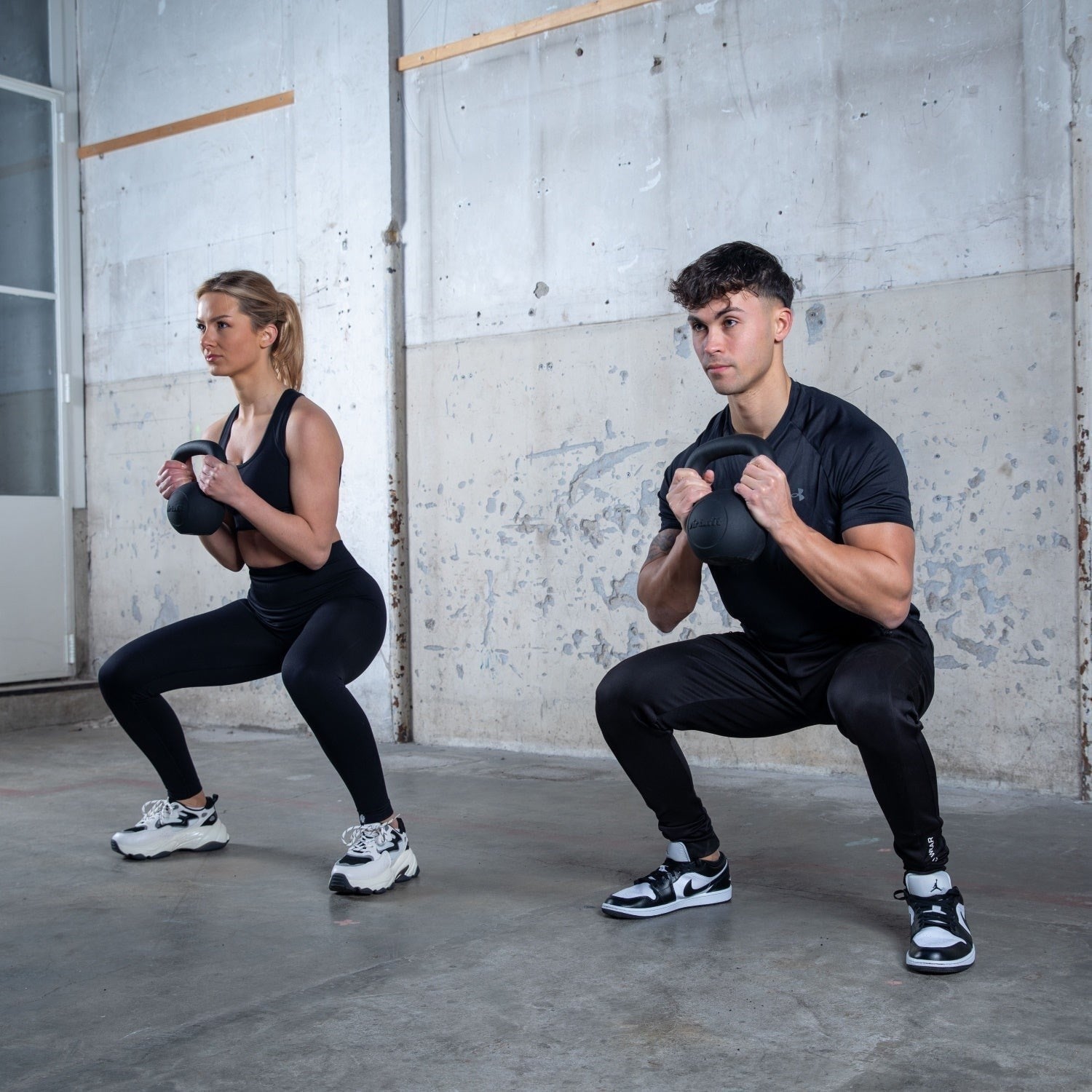 VirtuFit Kettlebell Pro – Döküm Demir Kettlebell – 4 kg