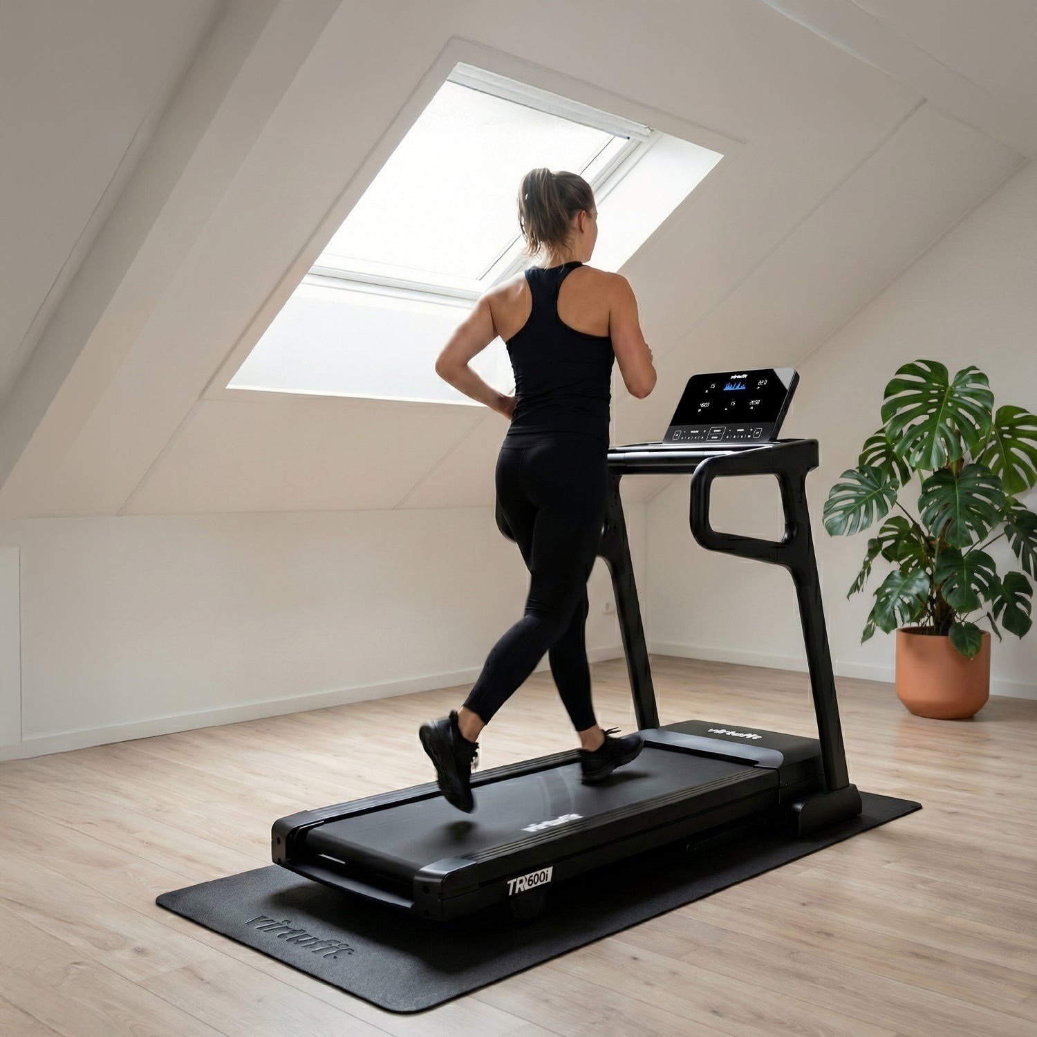 VirtuFit TR600i Koşu Bandı – 22 km/s – 15 Elektronik Eğim – Katlanabilir