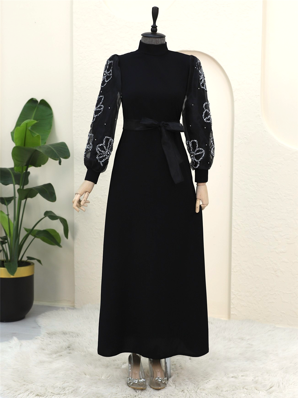 Dik Yaka Organze Kol Taş Detaylı Elbise -Siyah-316-4612-R01