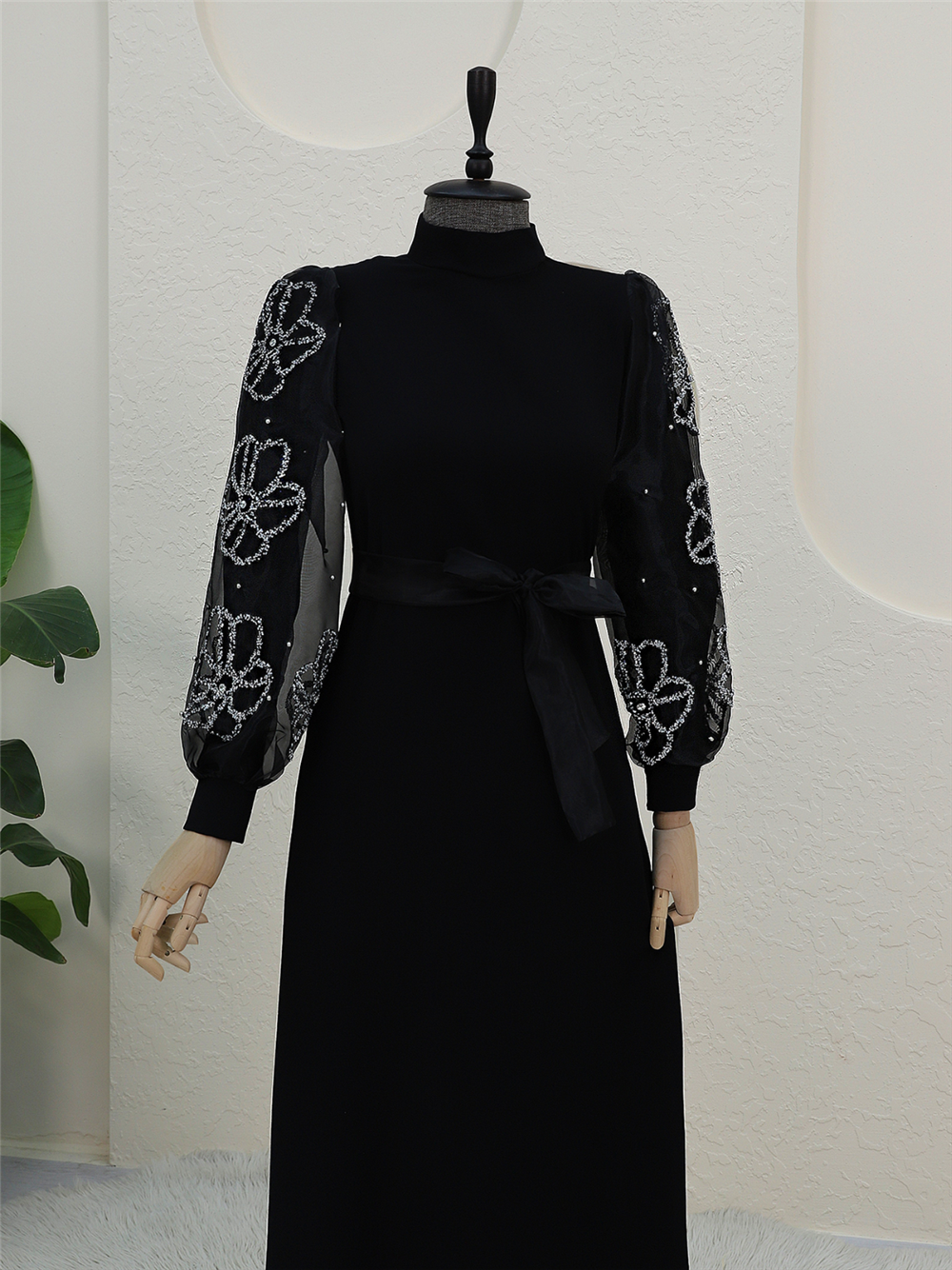 Dik Yaka Organze Kol Taş Detaylı Elbise -Siyah-316-4612-R01