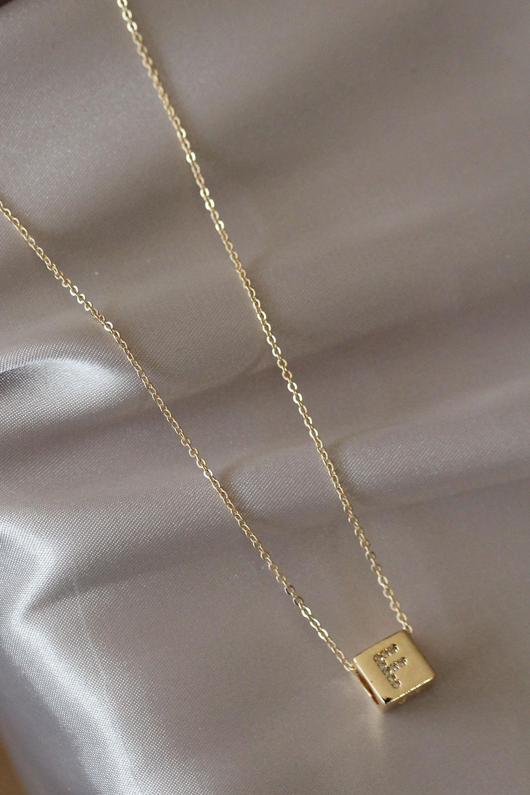 Küp Model Gold Renk Zirkon Taşlı F Harfli Kolye
