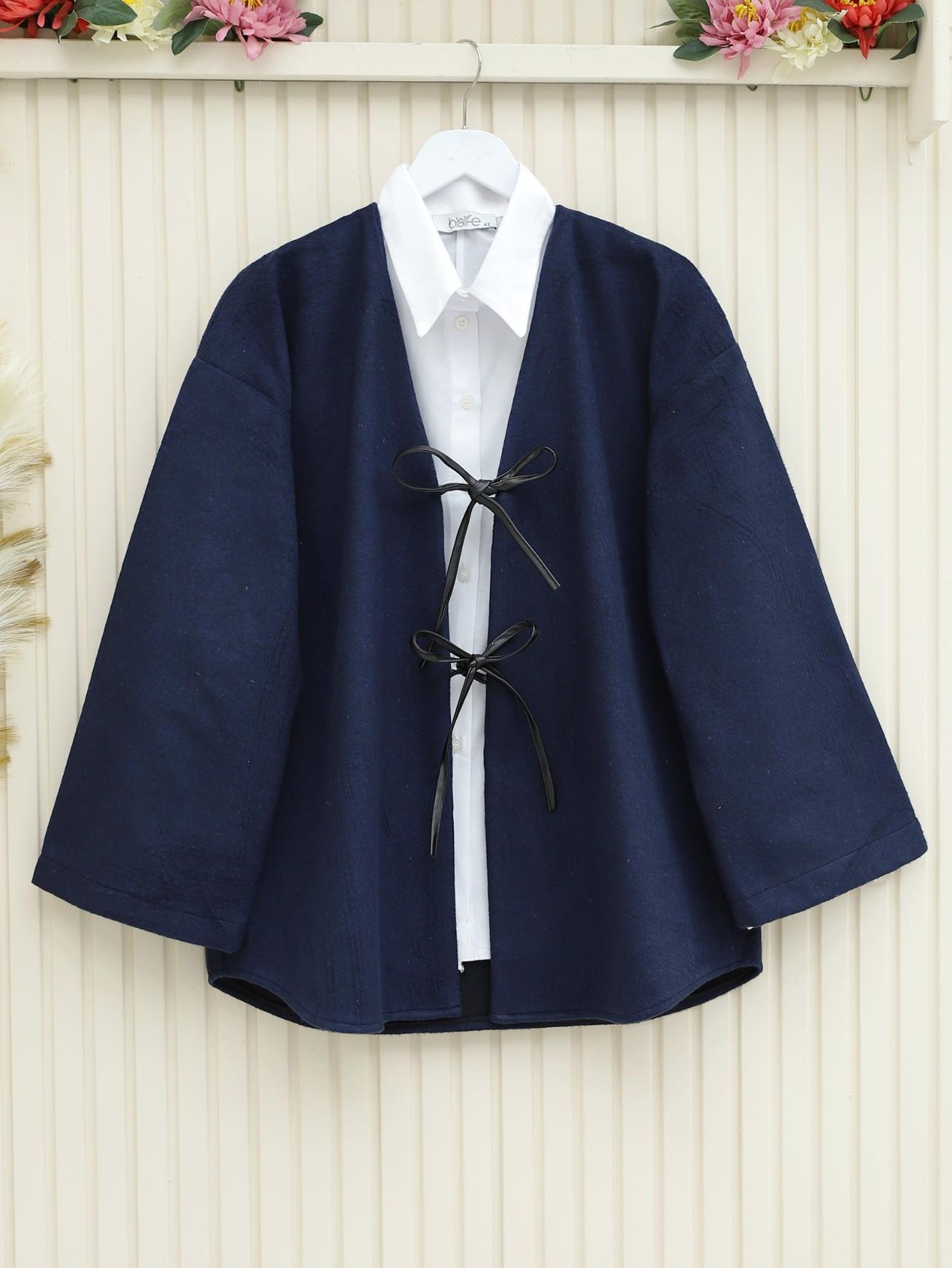 Önü Bağcıklı Oval Kesim Kaşe Kimono  -Laci
