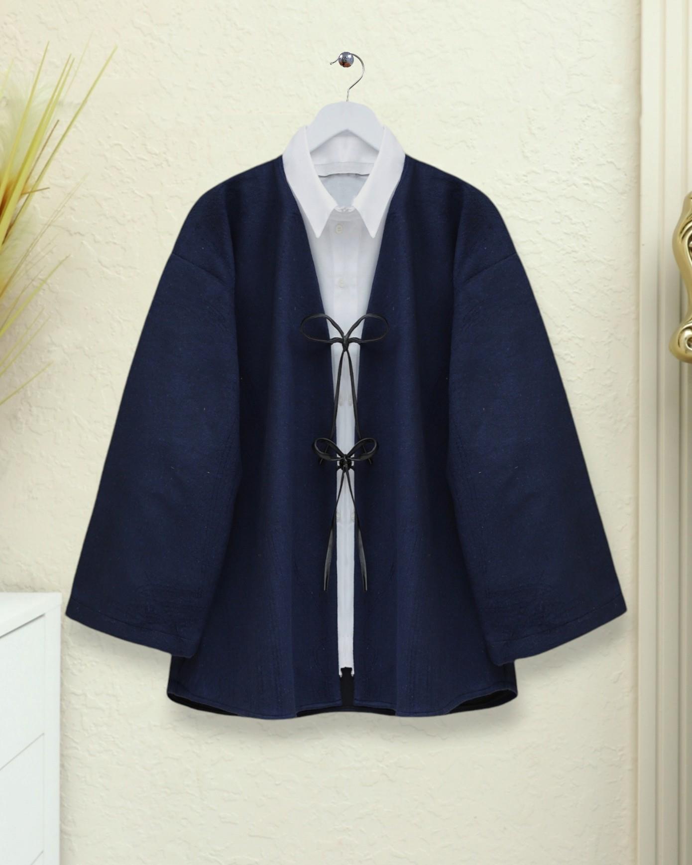 Önü Bağcıklı Oval Kesim Kaşe Kimono  -Laci