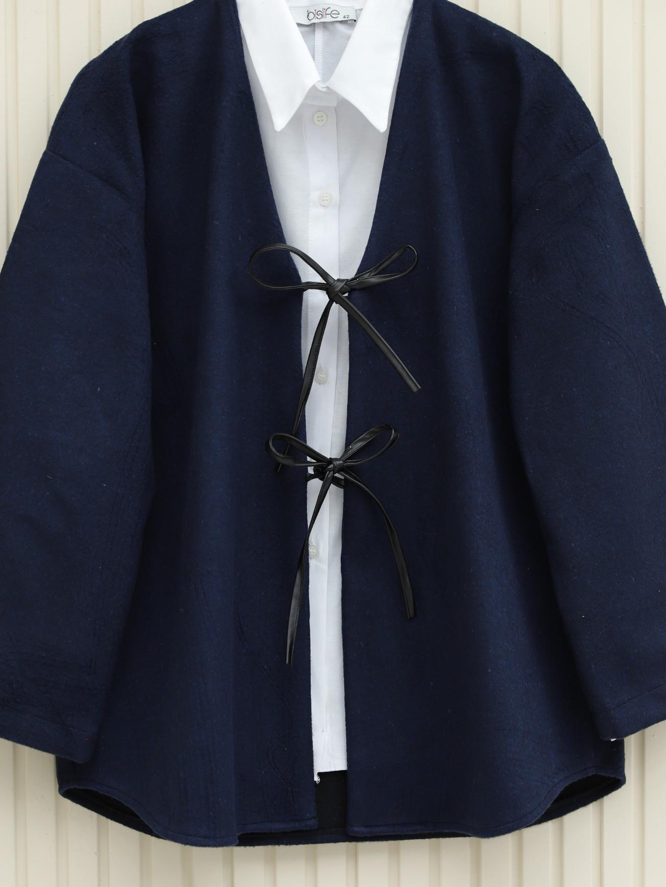 Önü Bağcıklı Oval Kesim Kaşe Kimono  -Laci