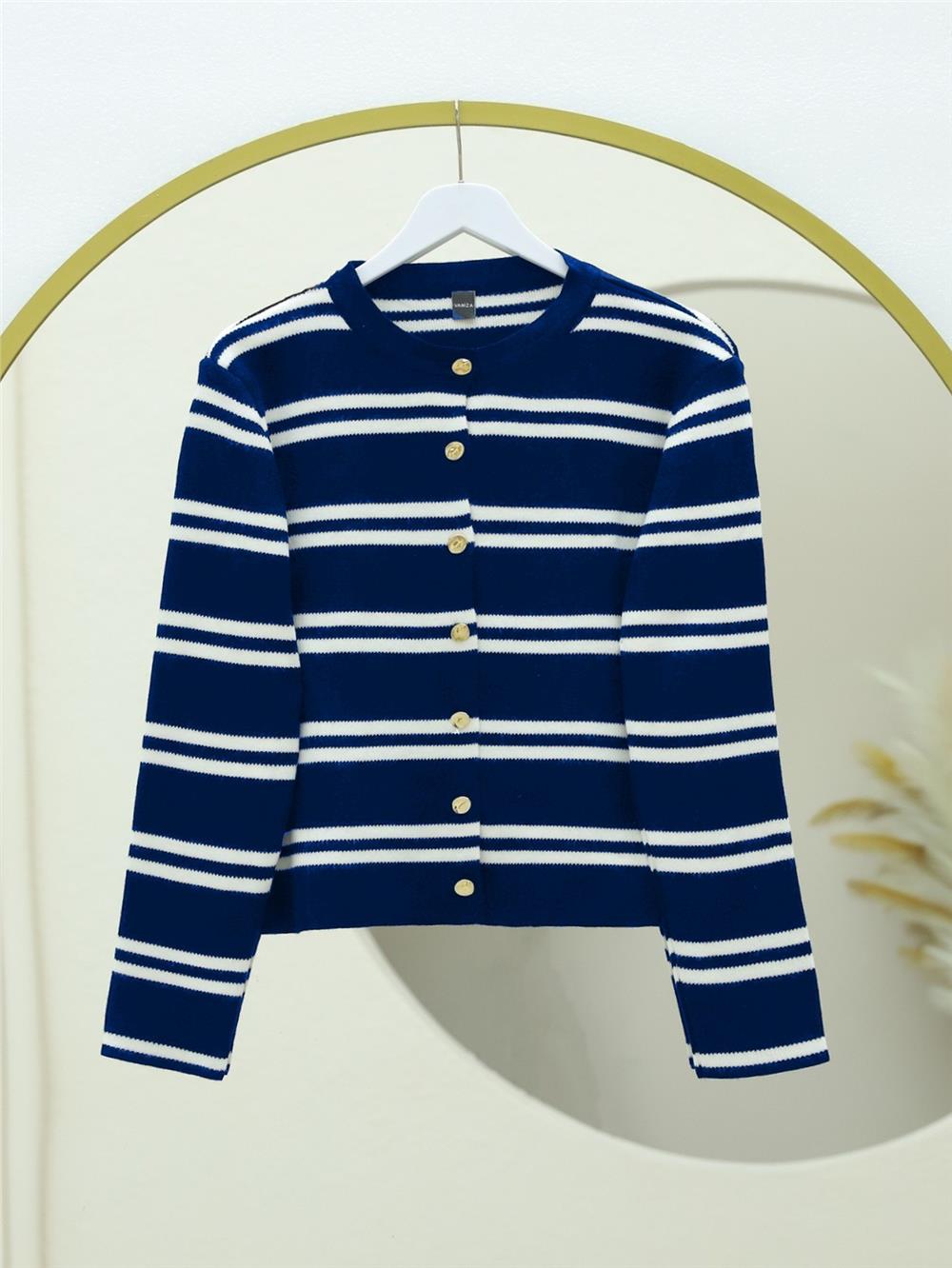 Parlak Düğmeli Çizgili Triko Hırka  -Laci-109-0874-R03