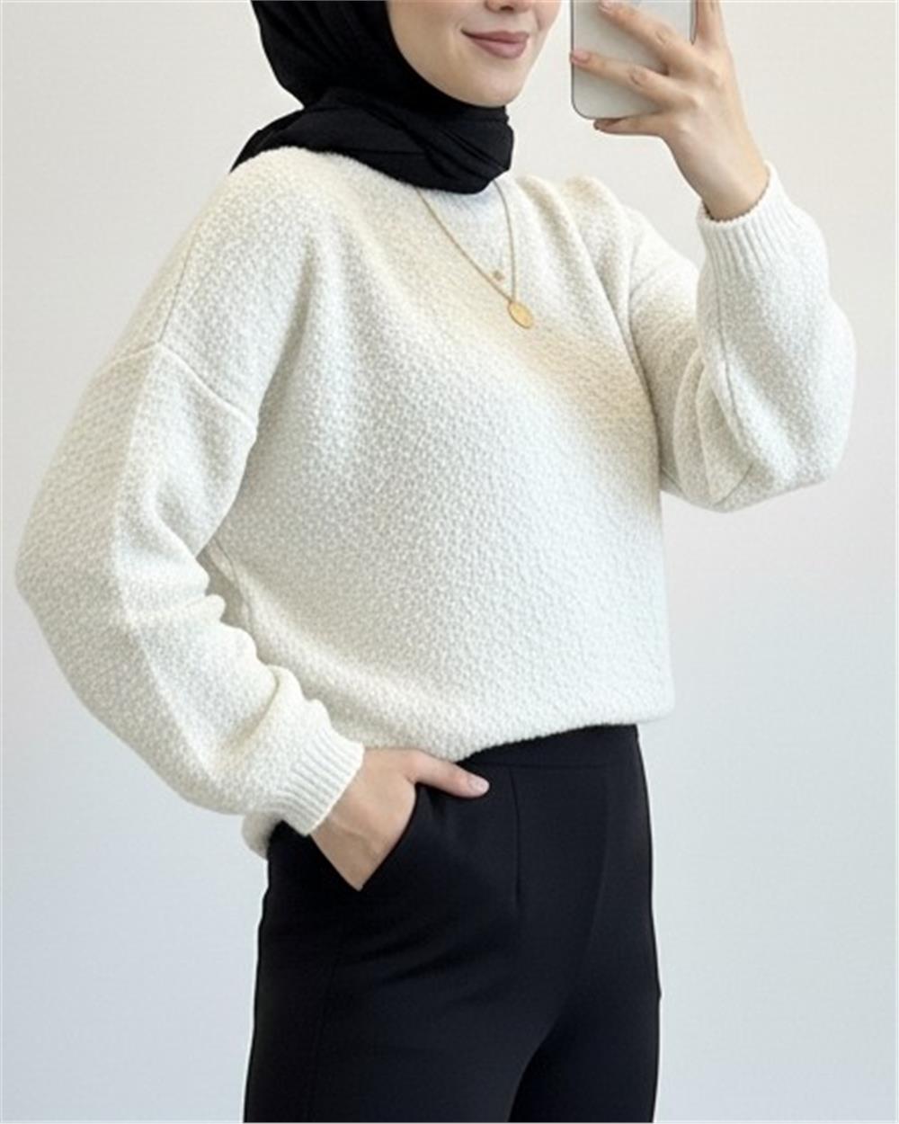 Ponpon Dokulu Salaş Triko Kazak -Ekru-385-3505-R07