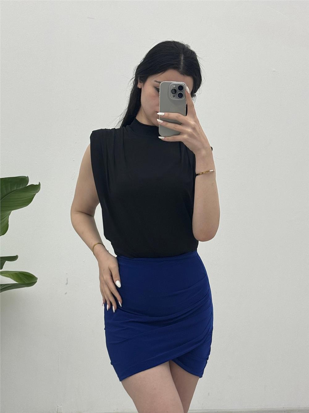 Zero Sleeve Padding Sandy Blouse -Black-246-2645-R01