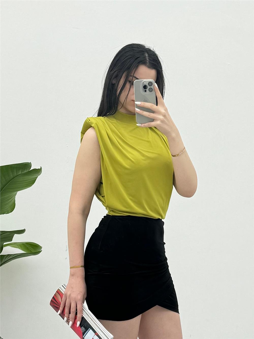 Zero Sleeve Padding Sandy Blouse -Oil Green-246-2645-R72