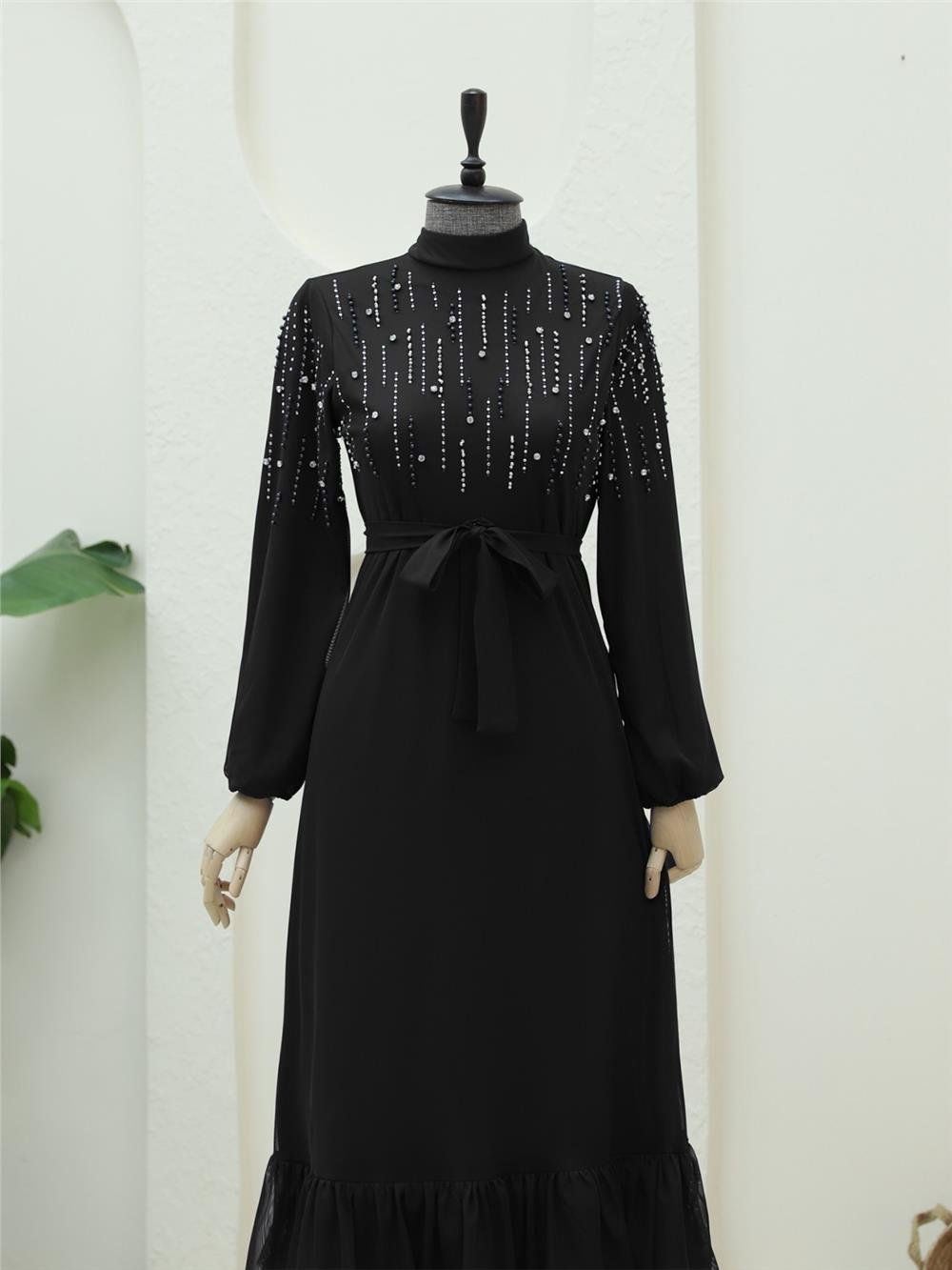 Üstü Taş Detaylı Kolu Lastikli Kemerli Şifon Elbise -Siyah-316-4616-R01