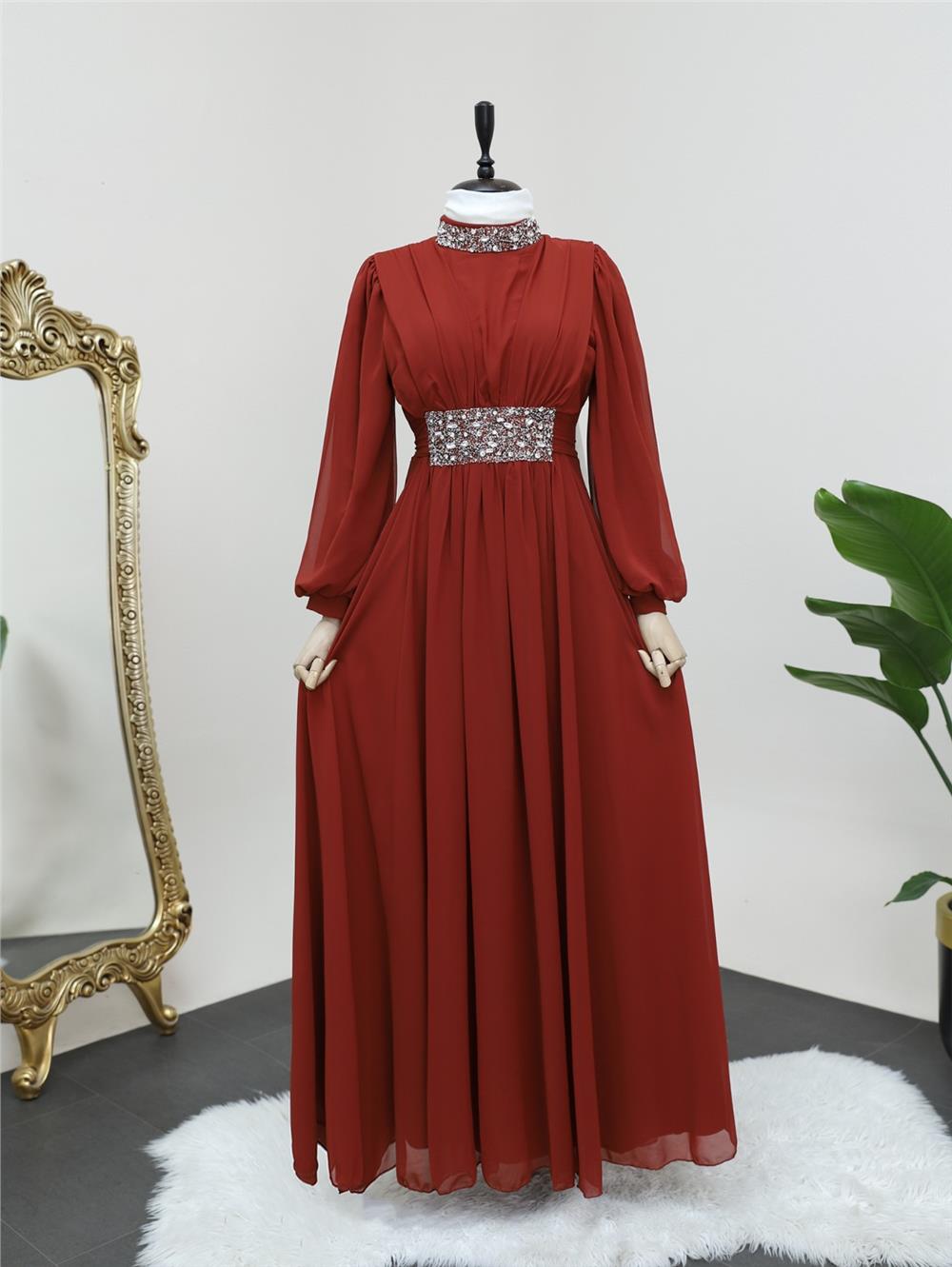 فستان سهرة شيفون مع تفاصيل حجرية على الياقة والخصر - بلاط-316-4516-R30