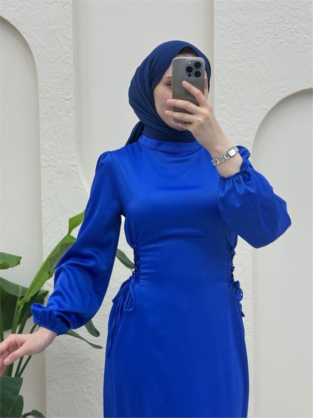 فستان من الساتان مع جوانب مربوطة وأكمام مطاطية - ساكس-386-5948-R10