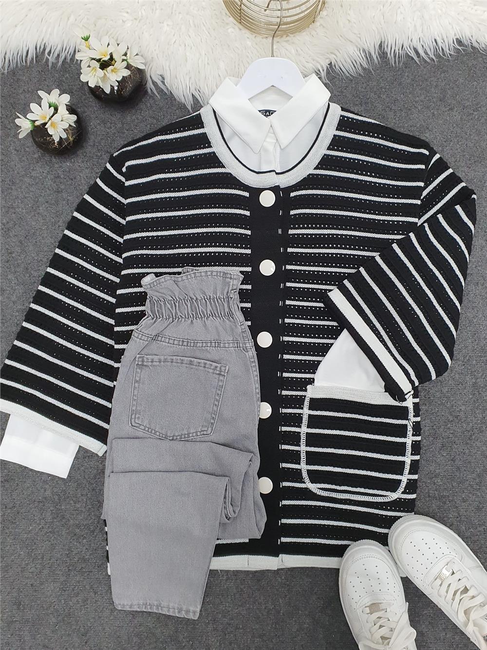 Round Neck Glitter Striped Buttoned Cardigan - Black-109-0420-R01