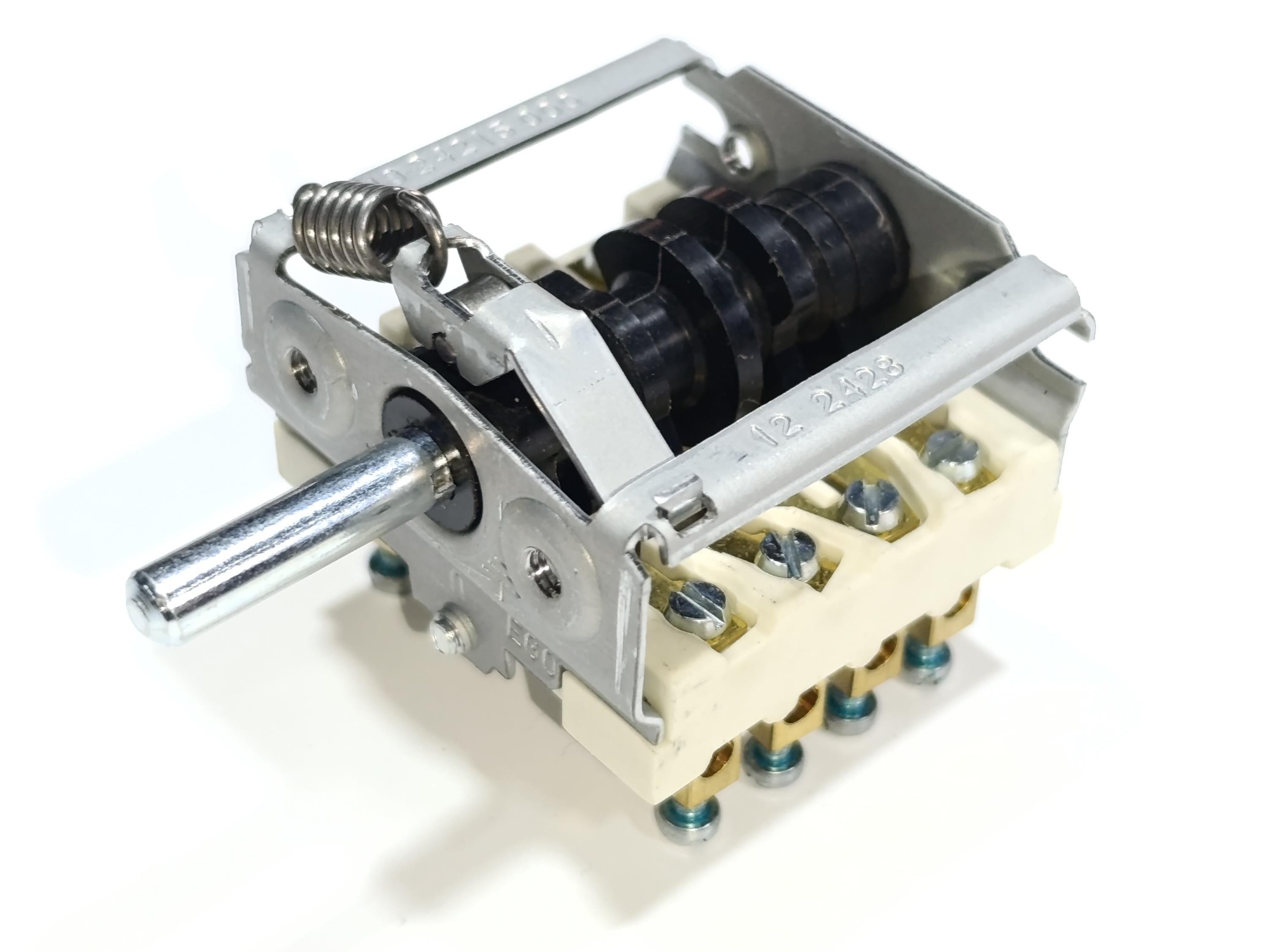 49.24215.000 EGO Çevirmeli Şalter 3+0 pozisyonlu 16 Amper