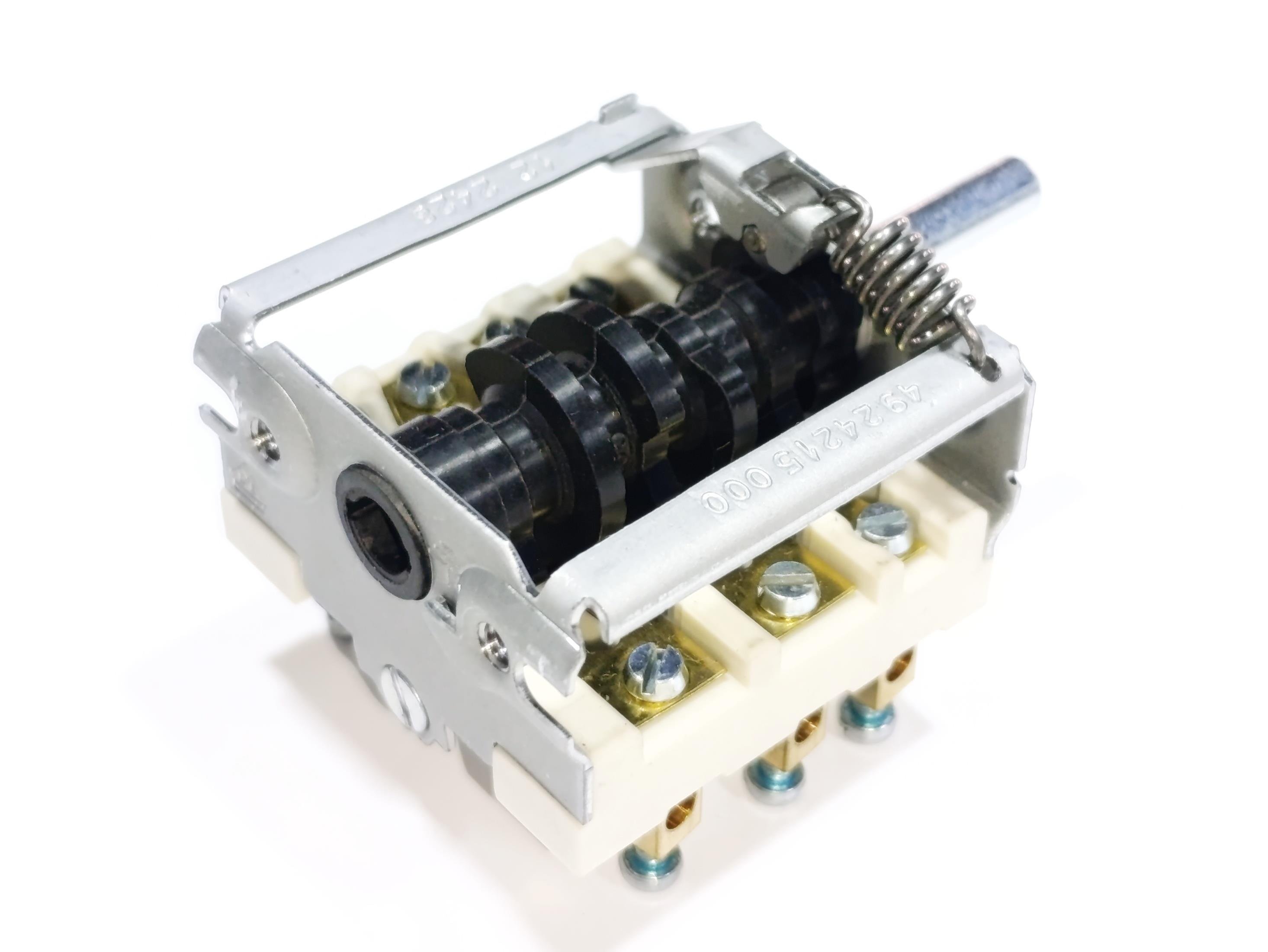 49.24215.000 EGO Çevirmeli Şalter 3+0 pozisyonlu 16 Amper