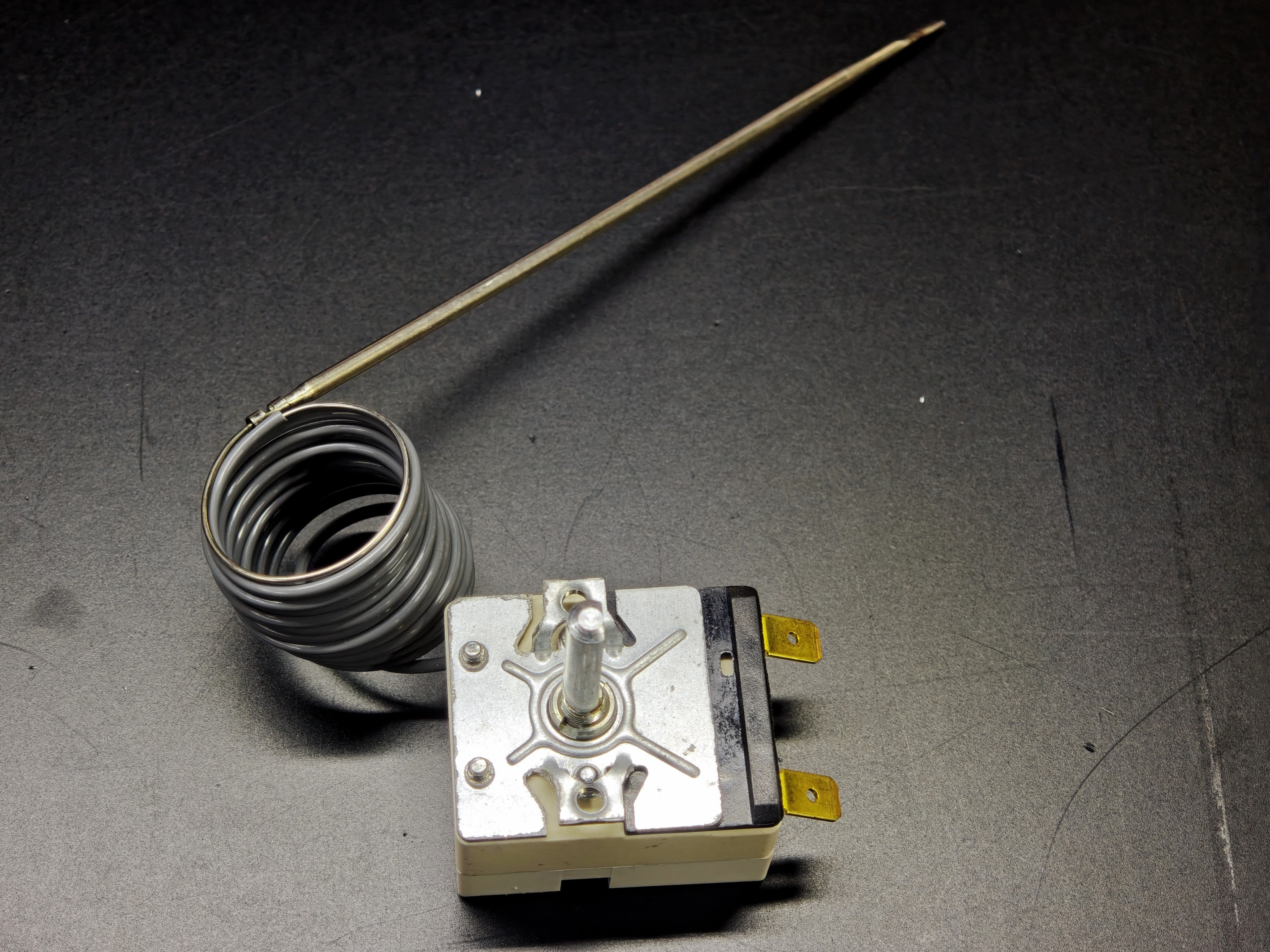 EGO 55.13069.140 Kapiler Termostat 54-330 C Monofaze 1270 mm Kapiler Sanayi Tipi Fırın Fritöz Rezistans Termostatı