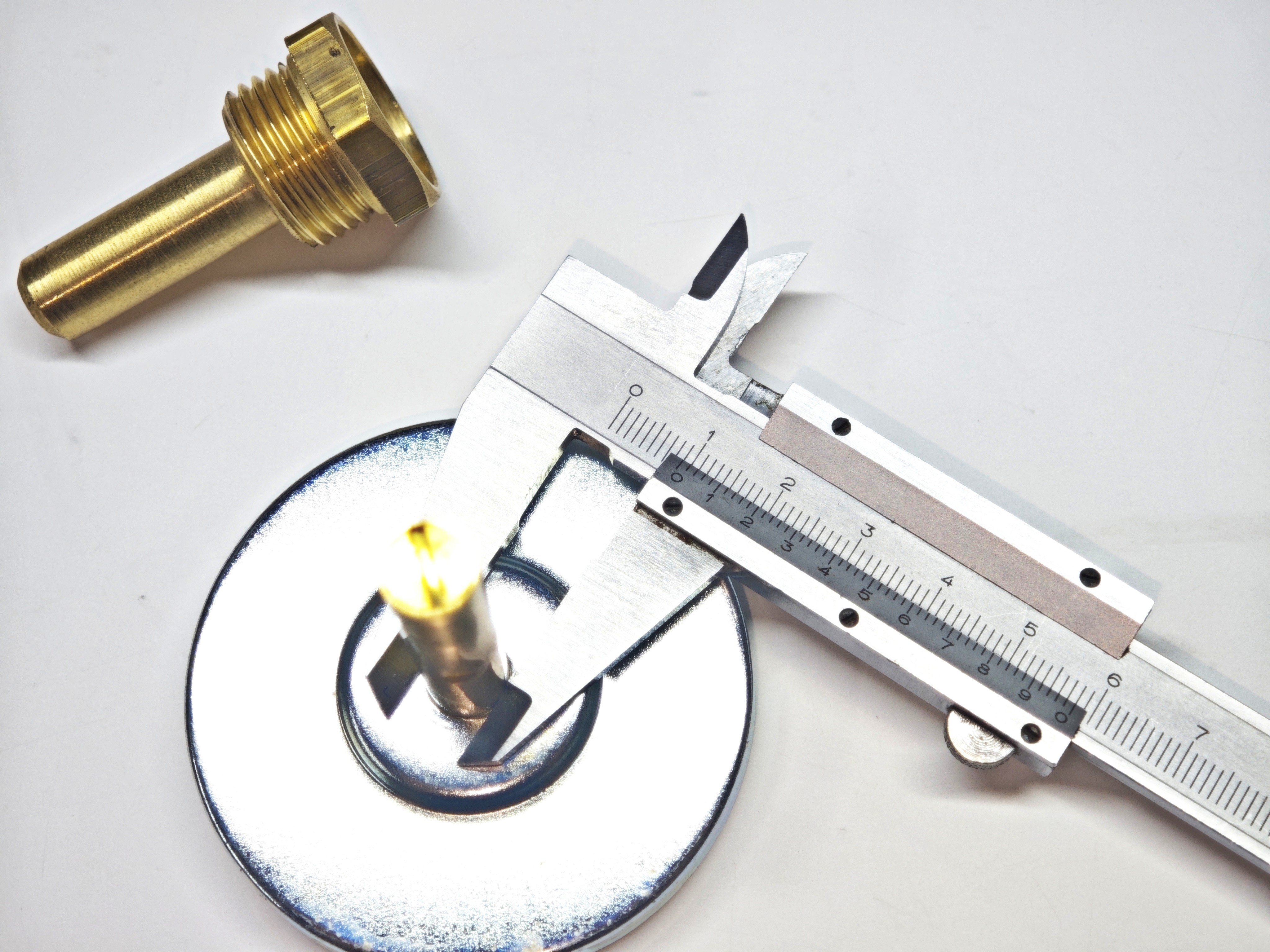 MILTHERM Bi-Metal Termometre 0/+120°C Ø63mm 5cm Arka Bağlantı G1/2