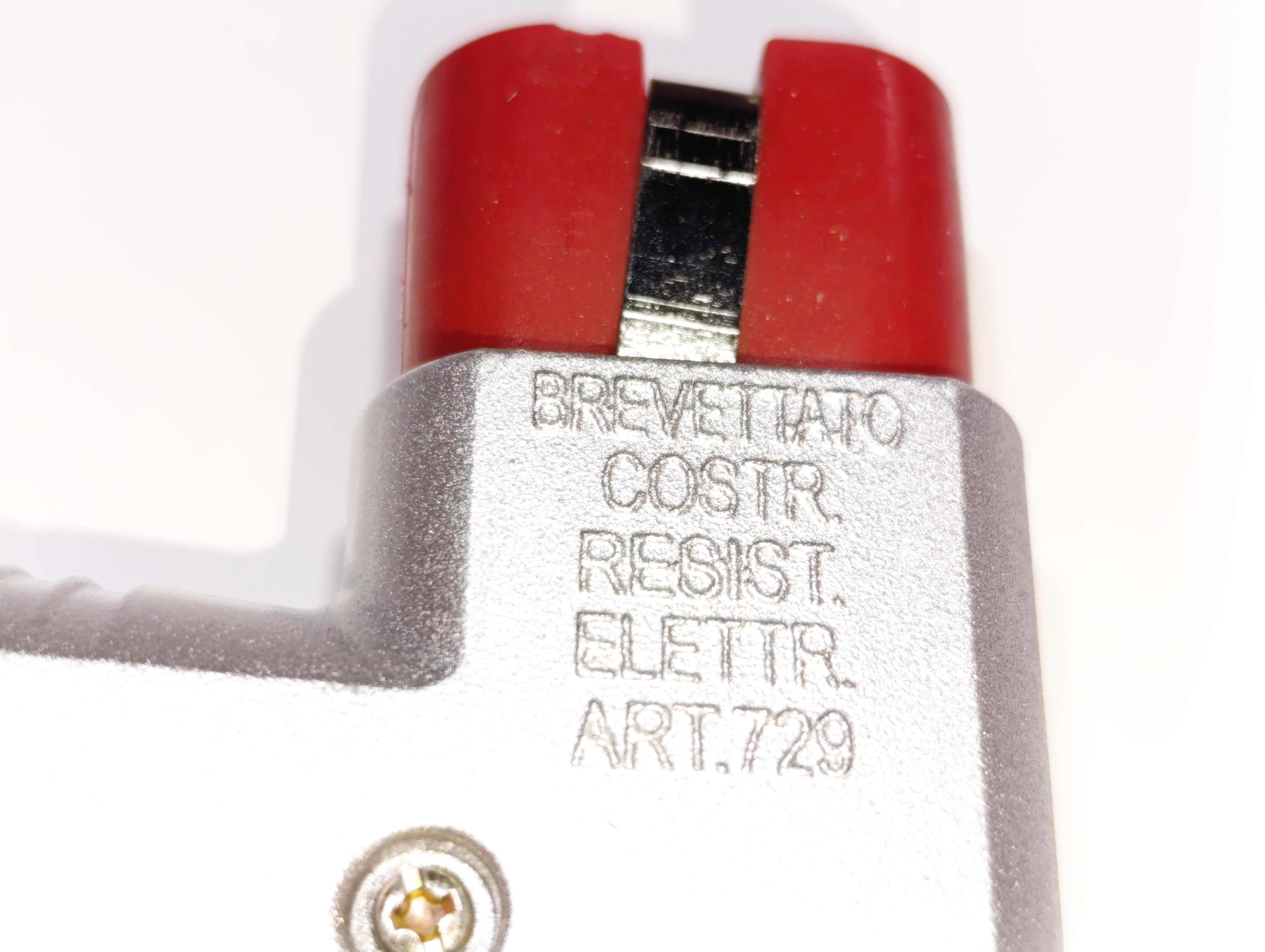 TYP-RA-2-ALSİ Endüstriyel Eğik Model Erkek Fiş – Alüminyum/Silikon – 300°C – 35A – 220-380V