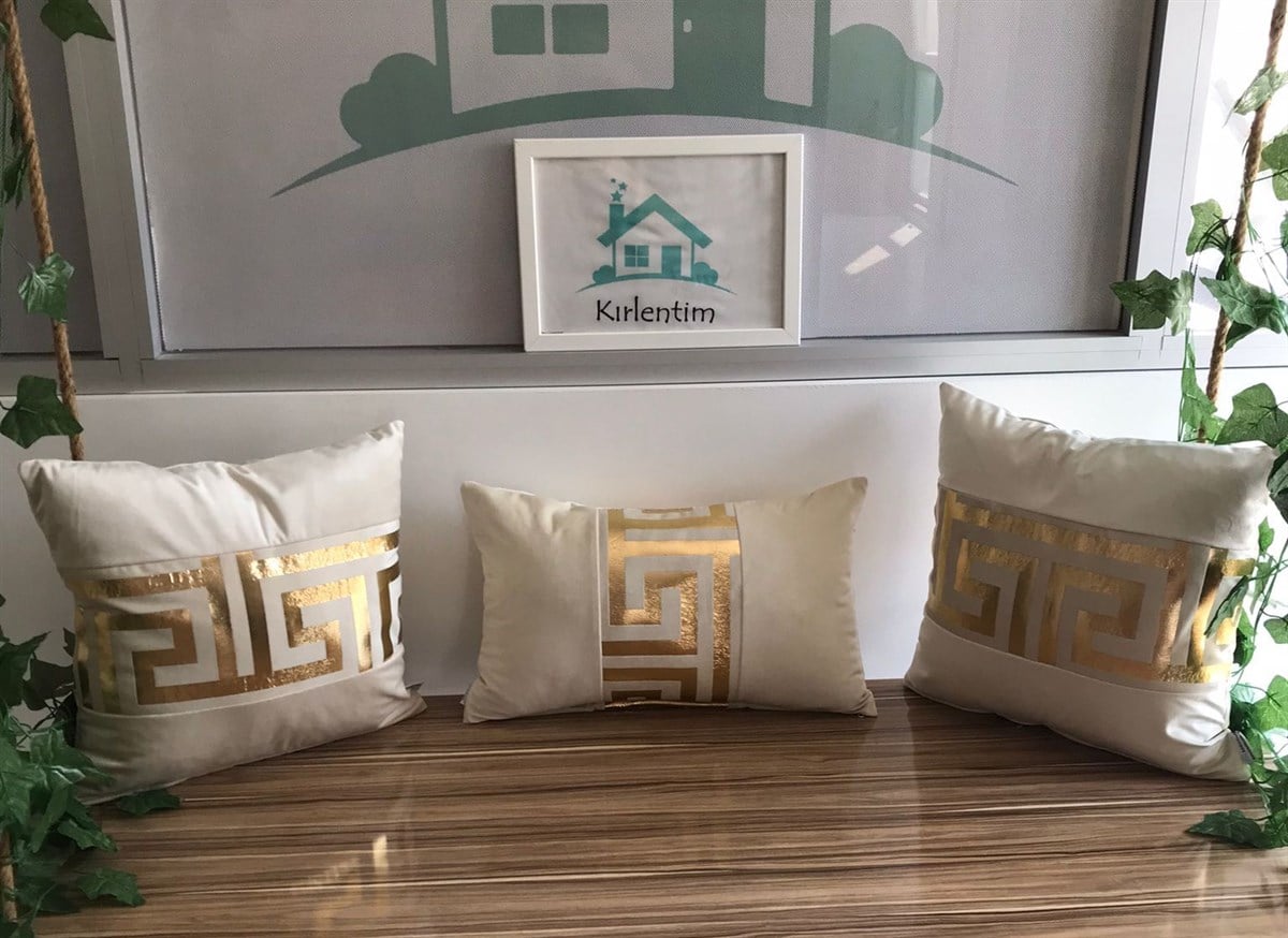 BEJ KADİFE ORTADA ENİNE LABİRENT DESEN GOLD VARAK BASKILI