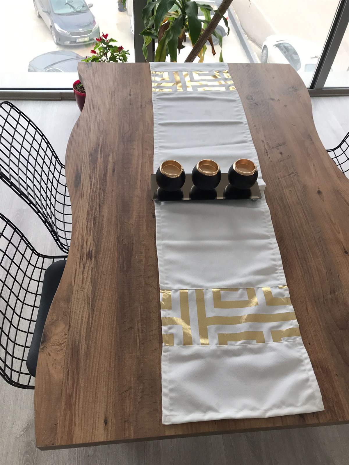 BEYAZ ZEMİN İKİ UÇTA LABİRENT DESEN GOLD VARAK BASKILI RUNNER