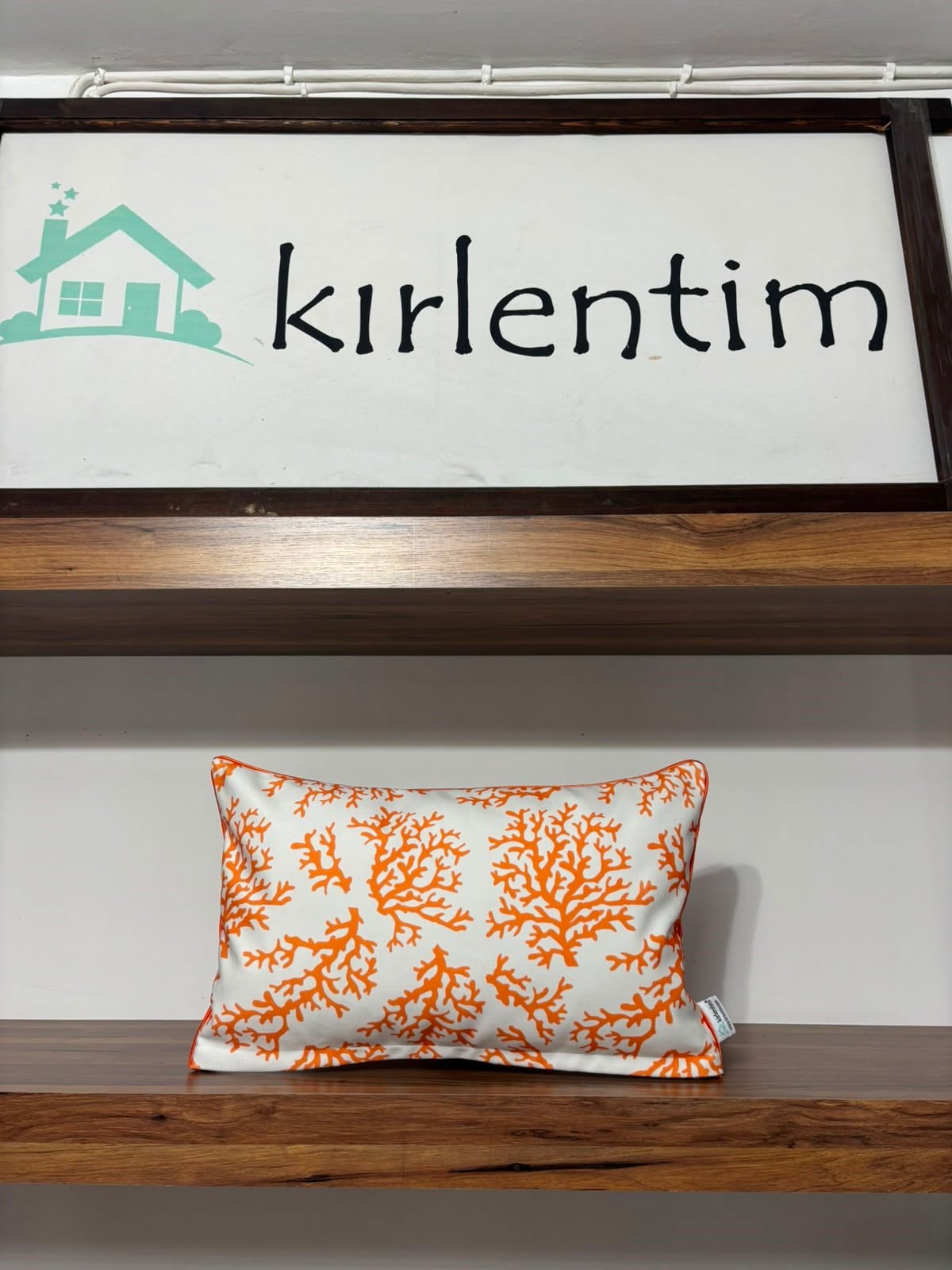 E128 BEYAZ ZEMİN TURUNCU MERCAN KIRLENT 30*50