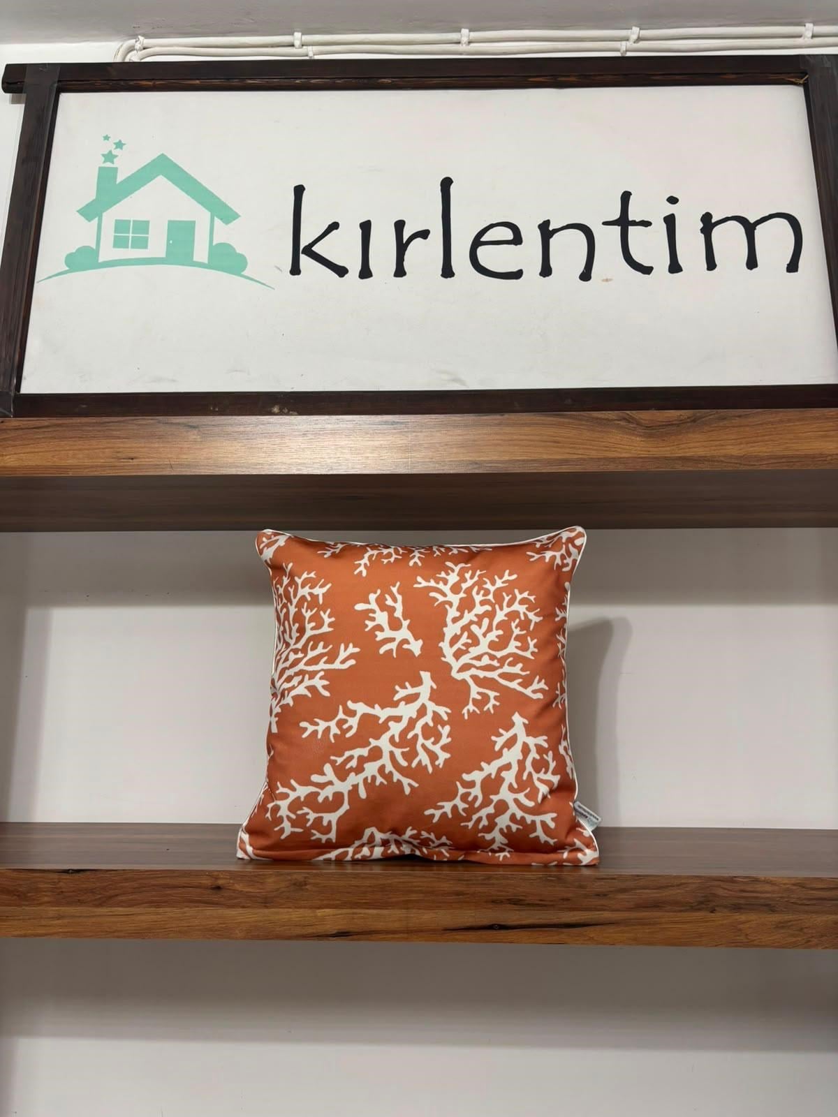 E128 KİREMİT ZEMİN BEYAZ MERCAN DESENLİ KIRLENT