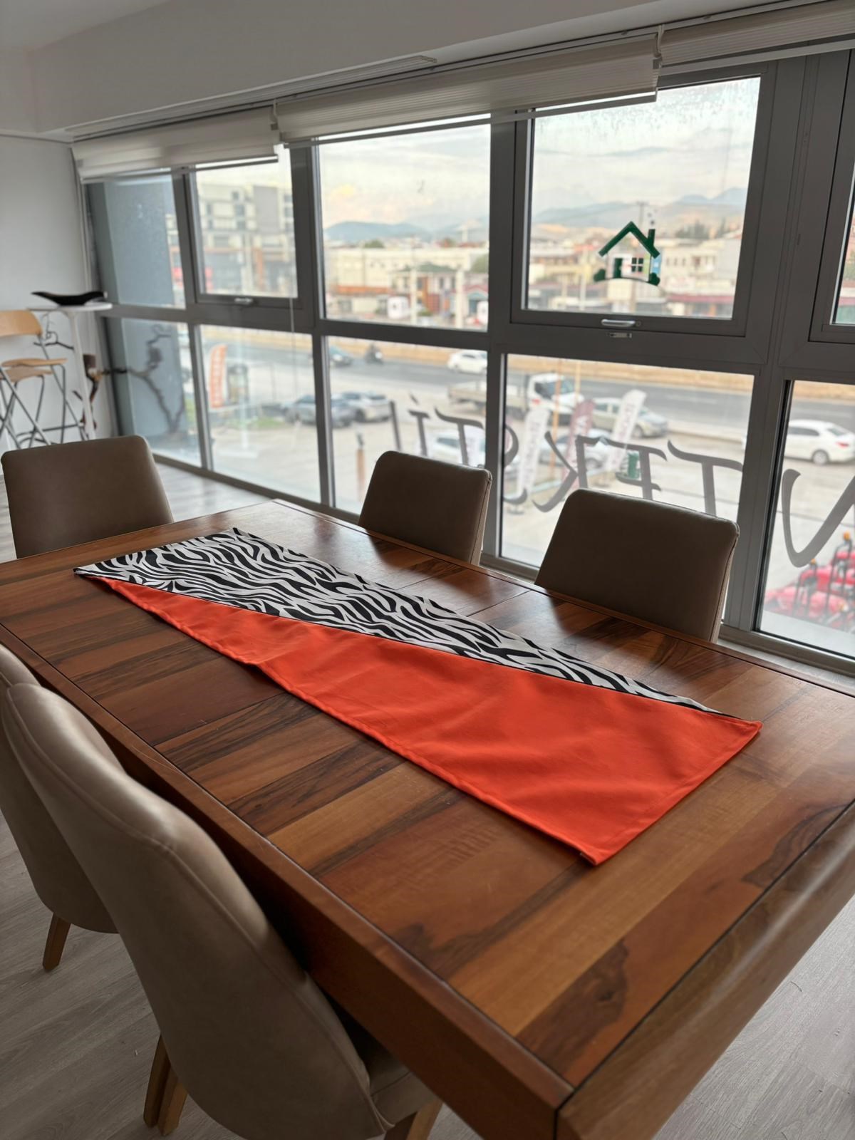 E406 DÜZ TURUNCU ZEBRA VEREV RUNNER