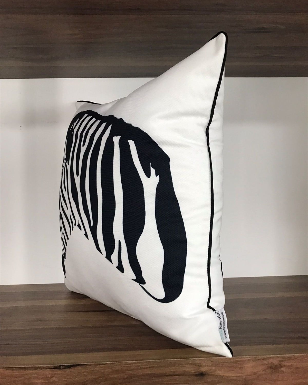 E457BEYAZ ZEMİN ZEBRABAŞI