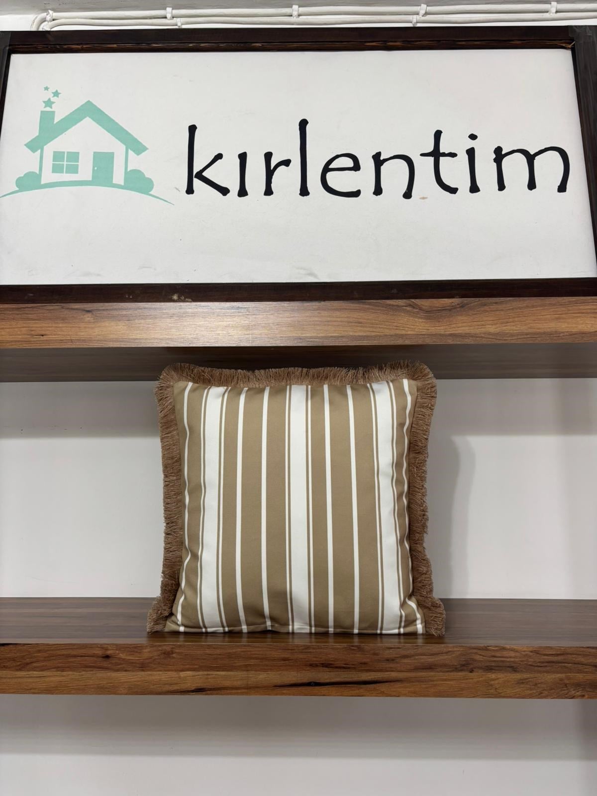 E495C KREM ZEMİN BEYAZ ÇİZGİLİ PÜSKÜLLÜ KIRLENT