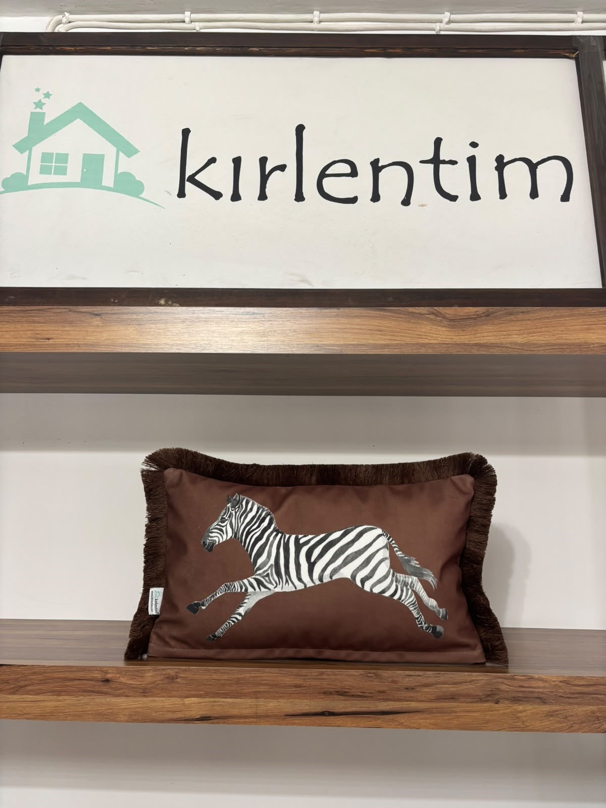 E712 30*50 PÜSKÜLLÜ KAHVE ZEMİNLİ KOŞAN ZEBRA KIRLENT