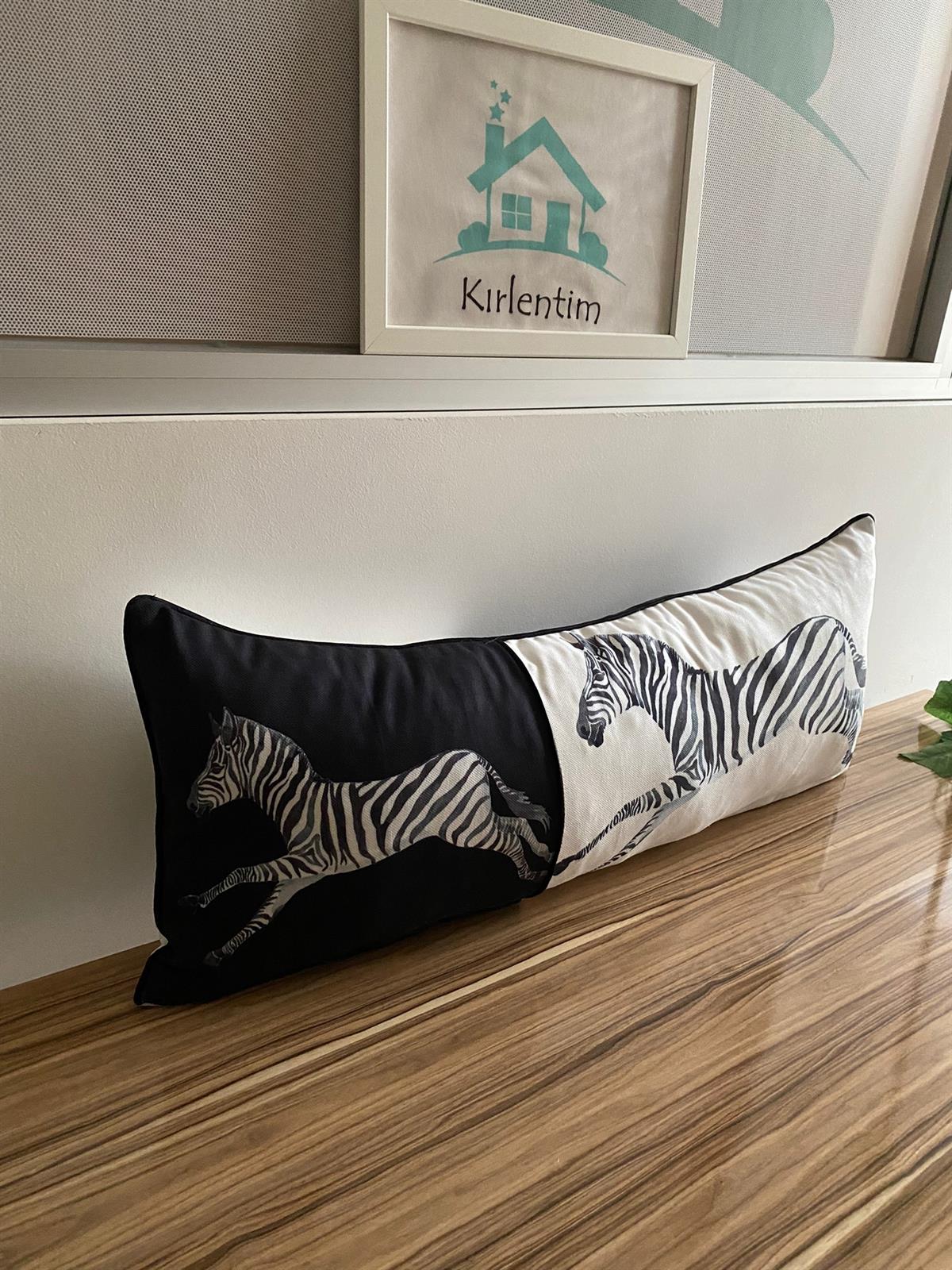 E712-8030 SİYAH BEYAZ ZEMİN KOŞAN ZEBRA