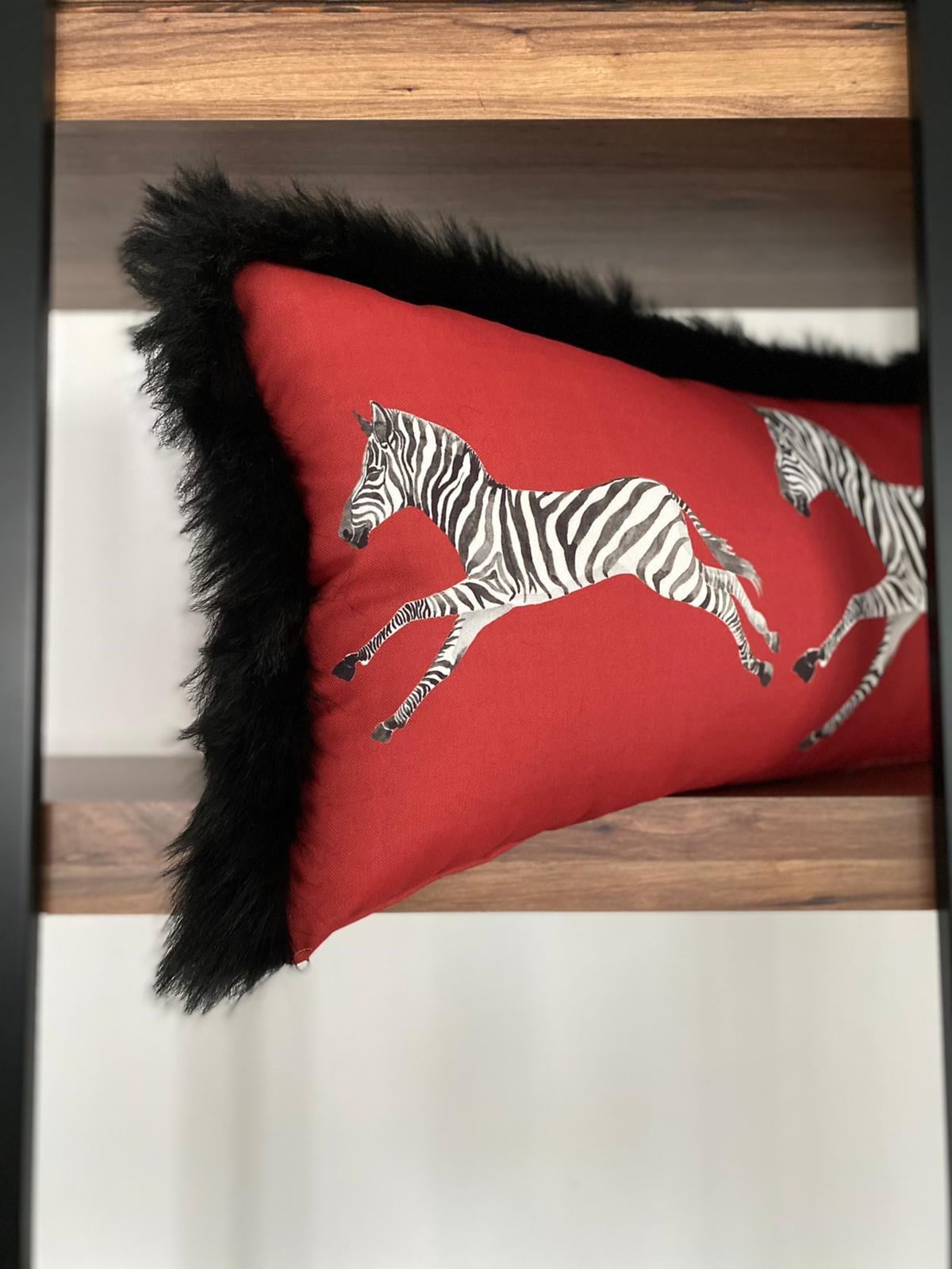 E712 BORDO ZEMİN ZEBRA SİYAH PELUŞLU-3080