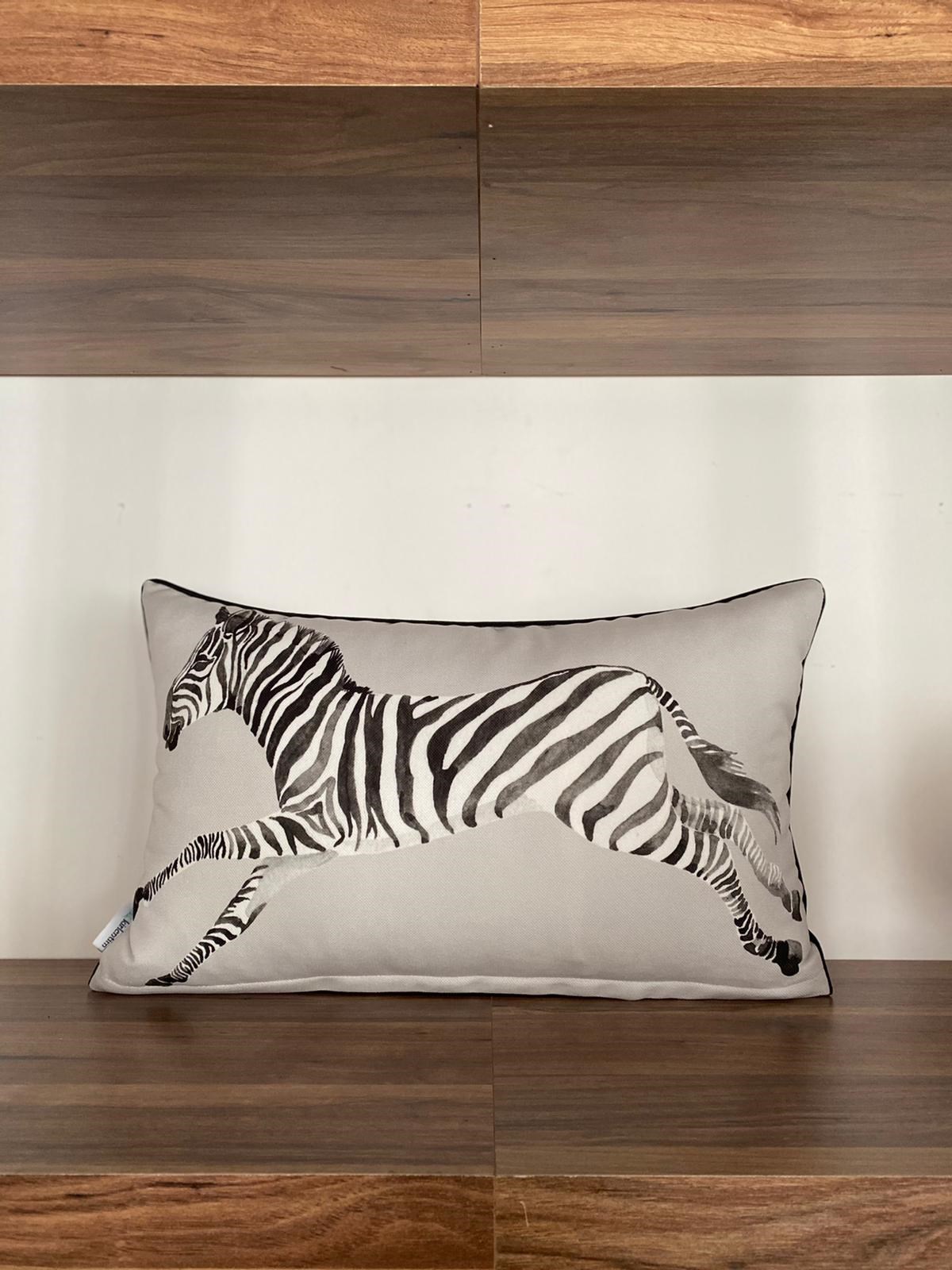E712 GRİ ZEMİN KOŞAN ZEBRA-3050