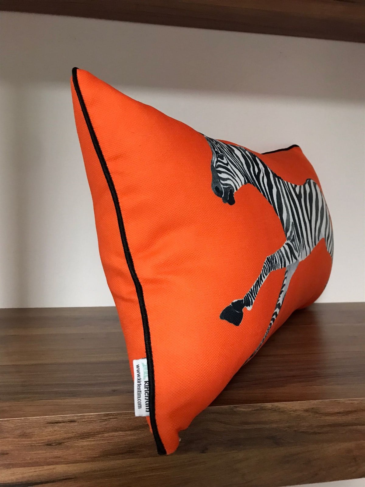 E712A TURUNCU ZEMİN KOŞAN ZEBRA-3050
