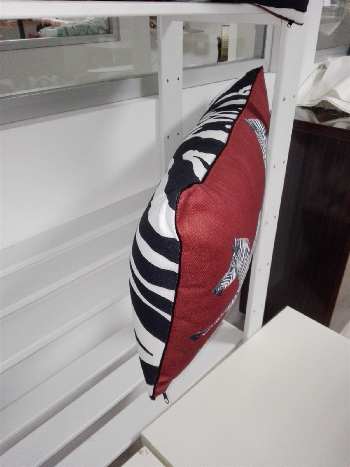 E712BRD-E714SYHBYZ ZEBRA ÇİFT TARAFI FARKLI DESENLİ KENARLARI BİYELİ