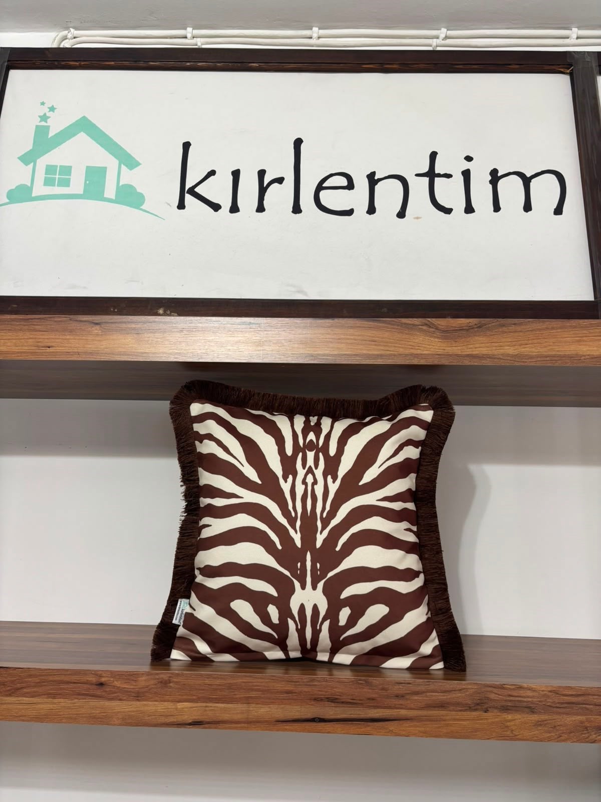 E714 PÜSKÜLLÜ KAHVE-KREM ZEBRA DESENLİ KIRLENT