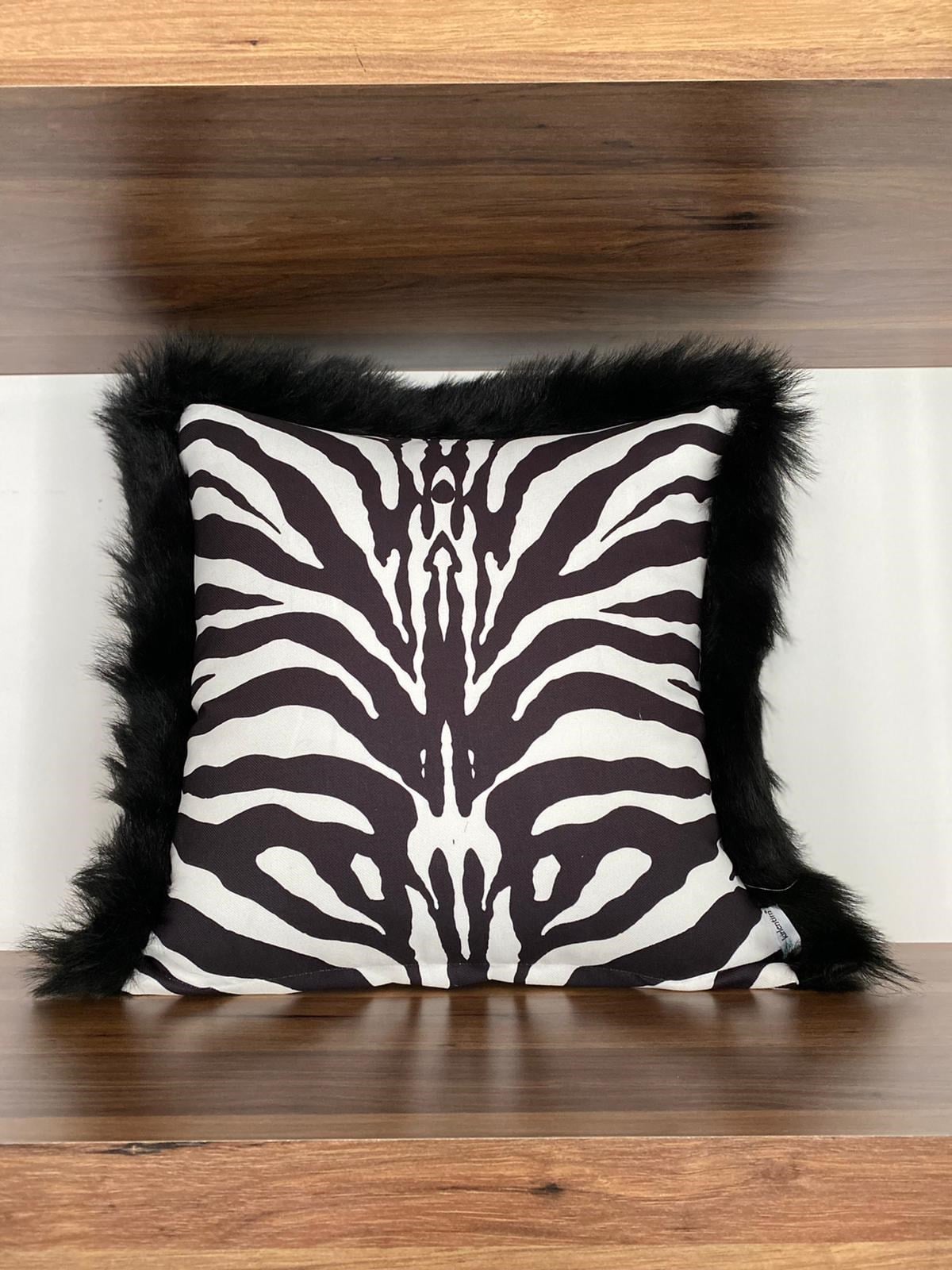 E714 SİYAH PELUŞLU SİYAH BEYAZ ZEBRA DESENLİ 